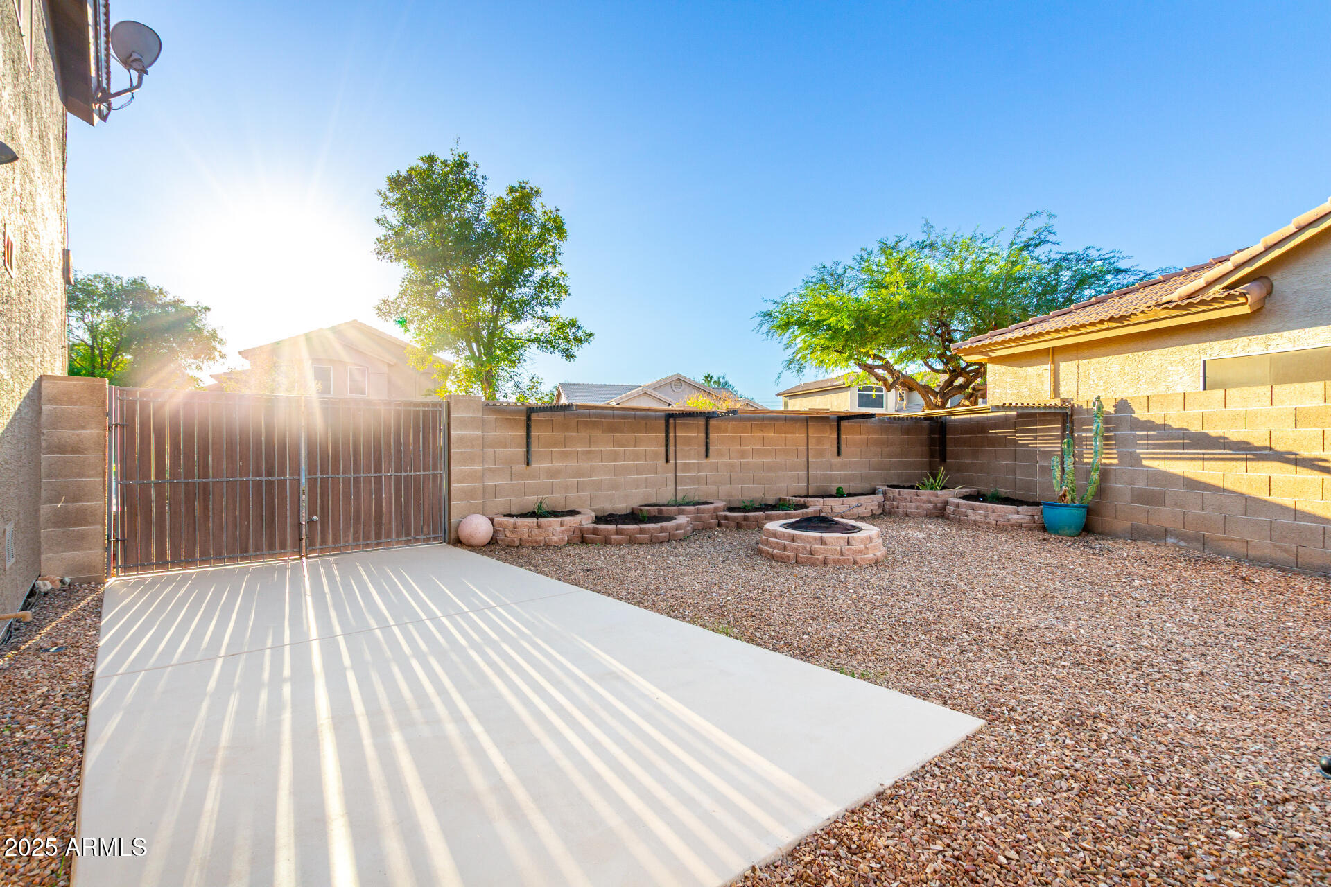 2516 E WINDSONG Drive