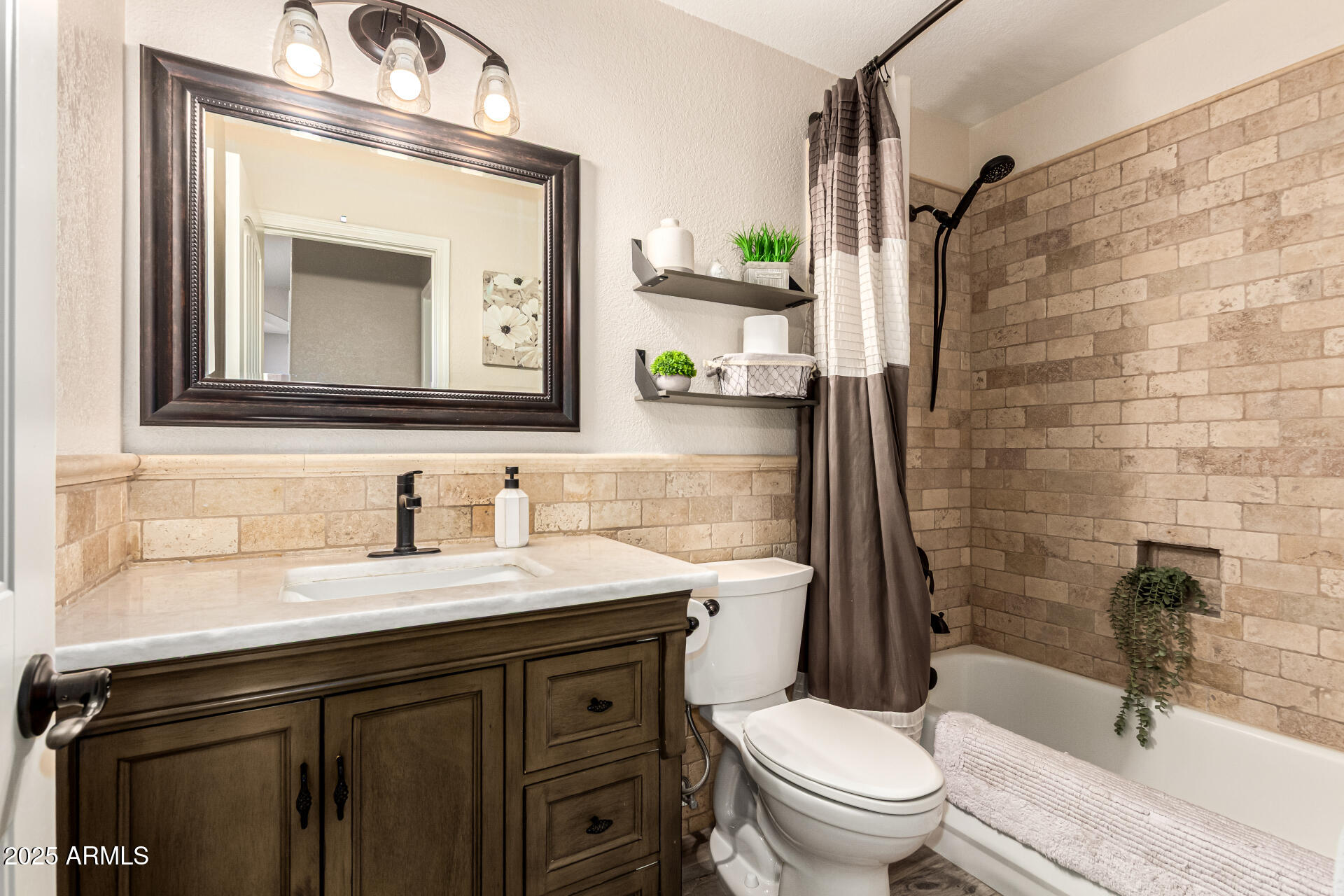 2516 E WINDSONG Drive