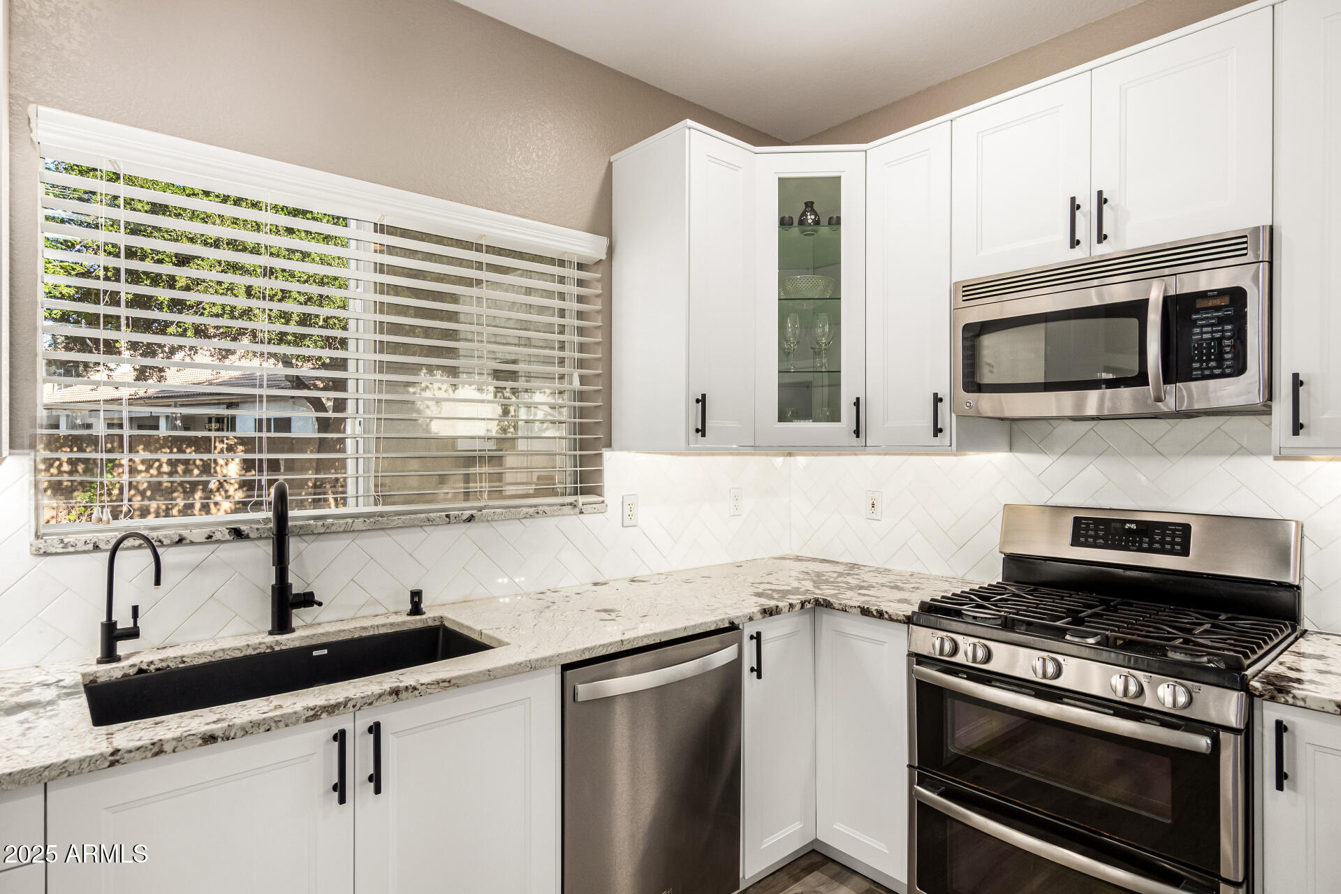 2516 E WINDSONG Drive