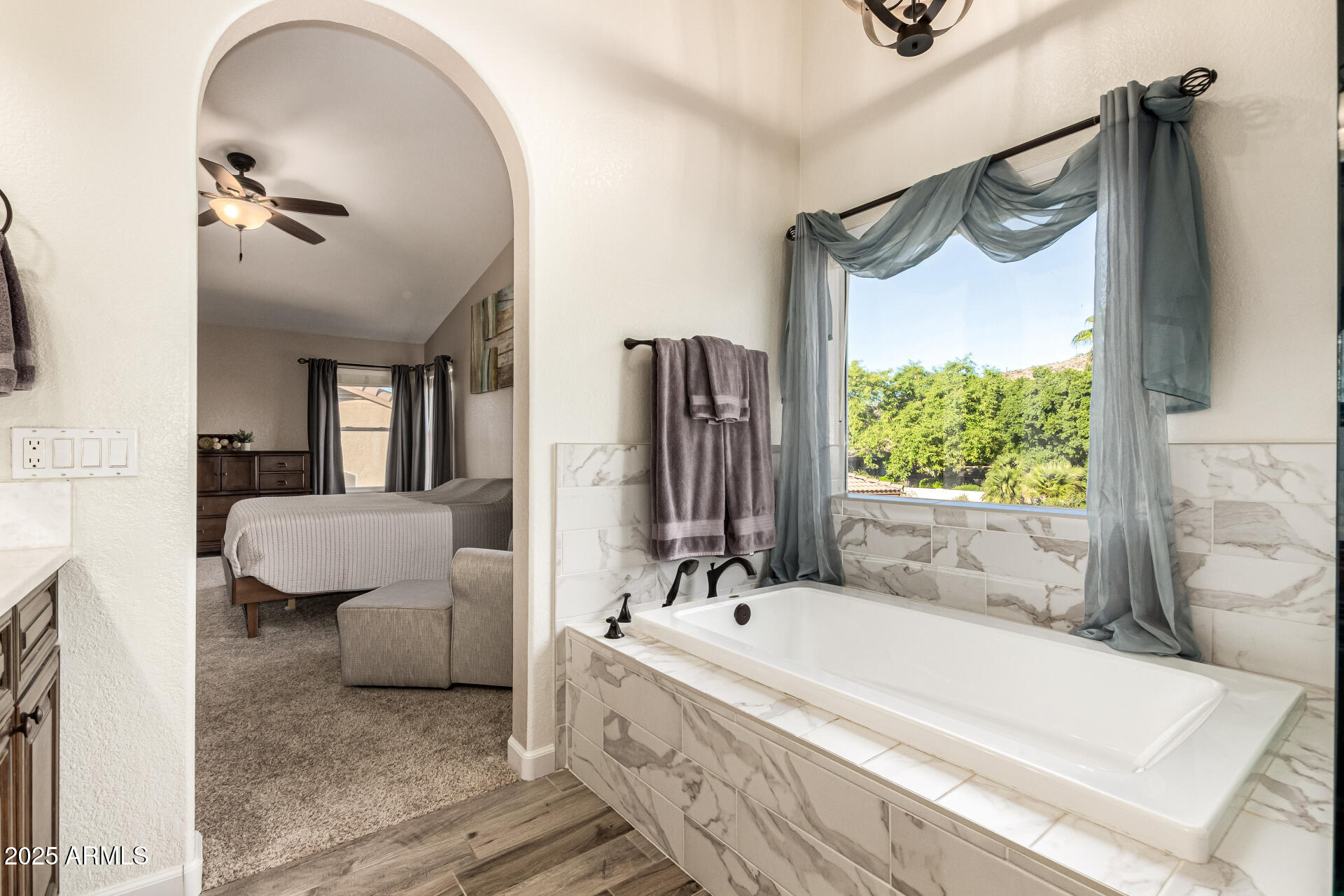 2516 E WINDSONG Drive