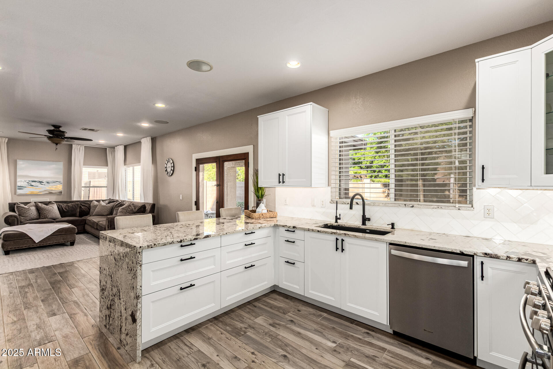 2516 E WINDSONG Drive