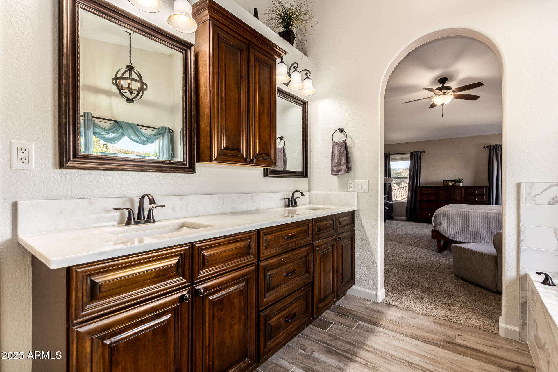 2516 E WINDSONG Drive