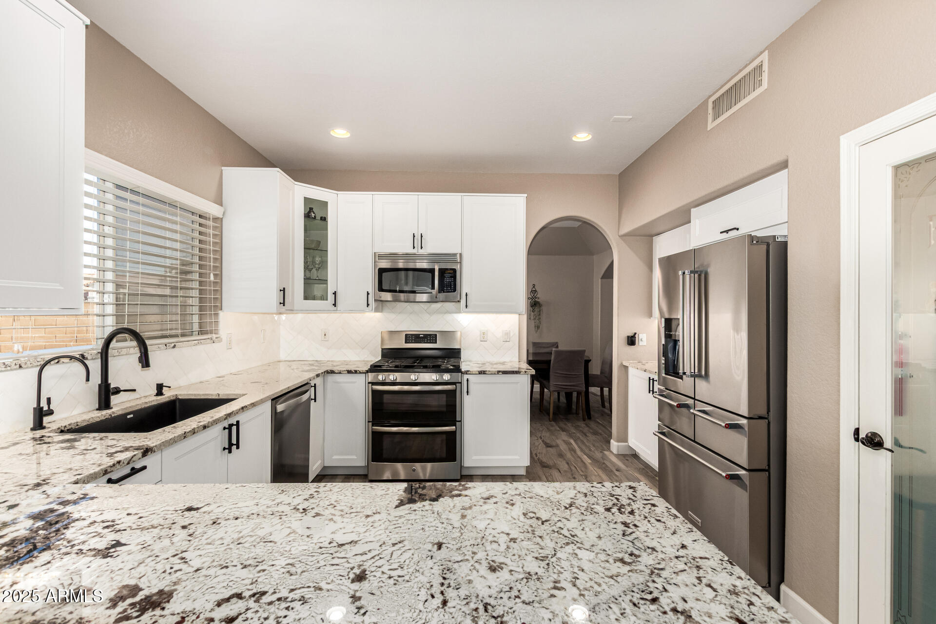 2516 E WINDSONG Drive