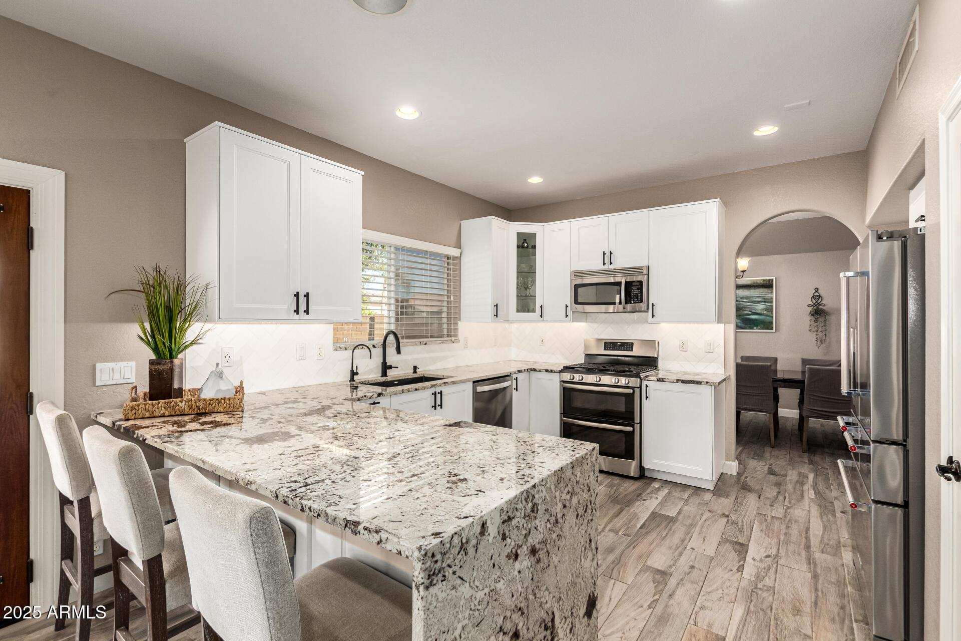 2516 E WINDSONG Drive