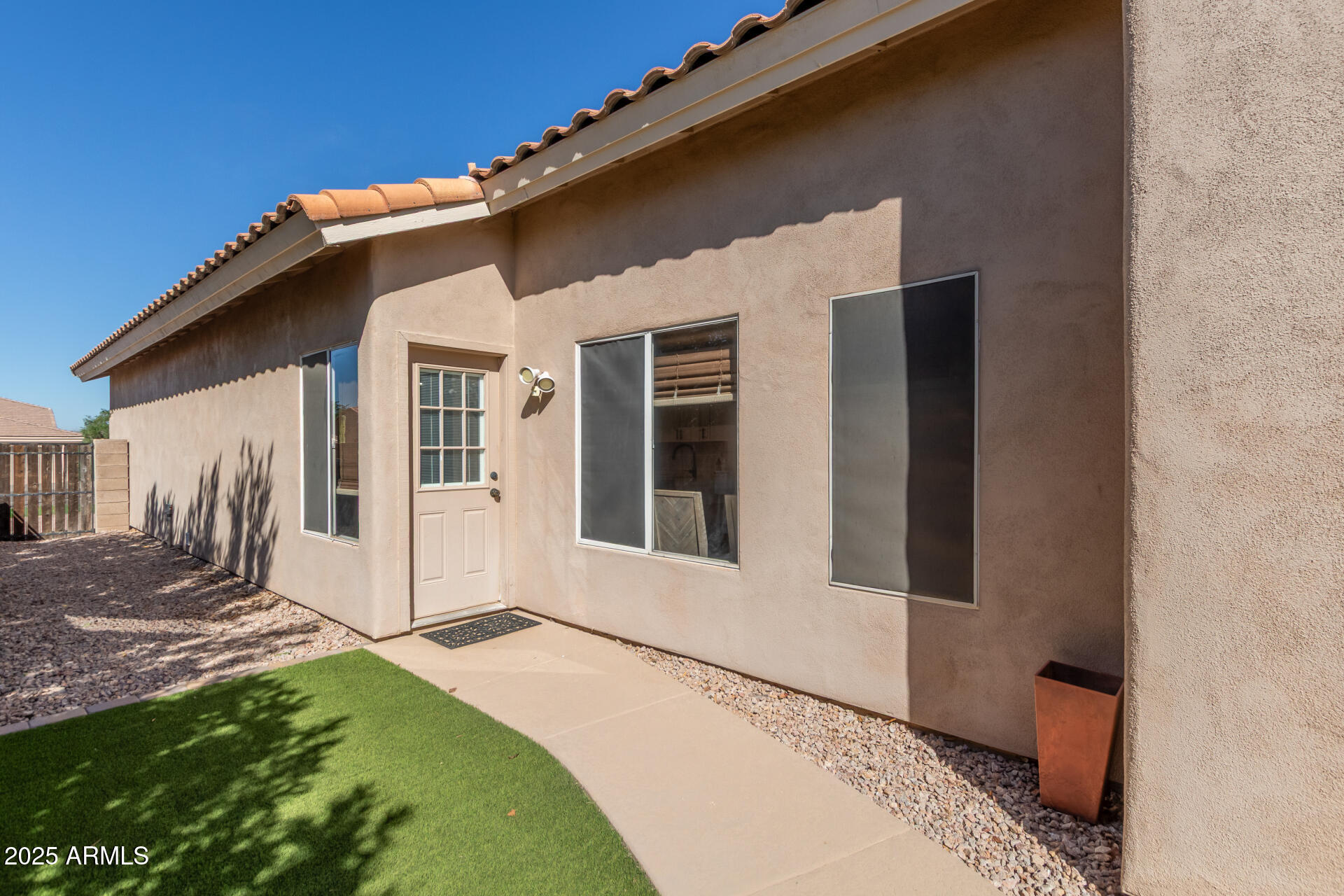 6409 E REDMONT Drive