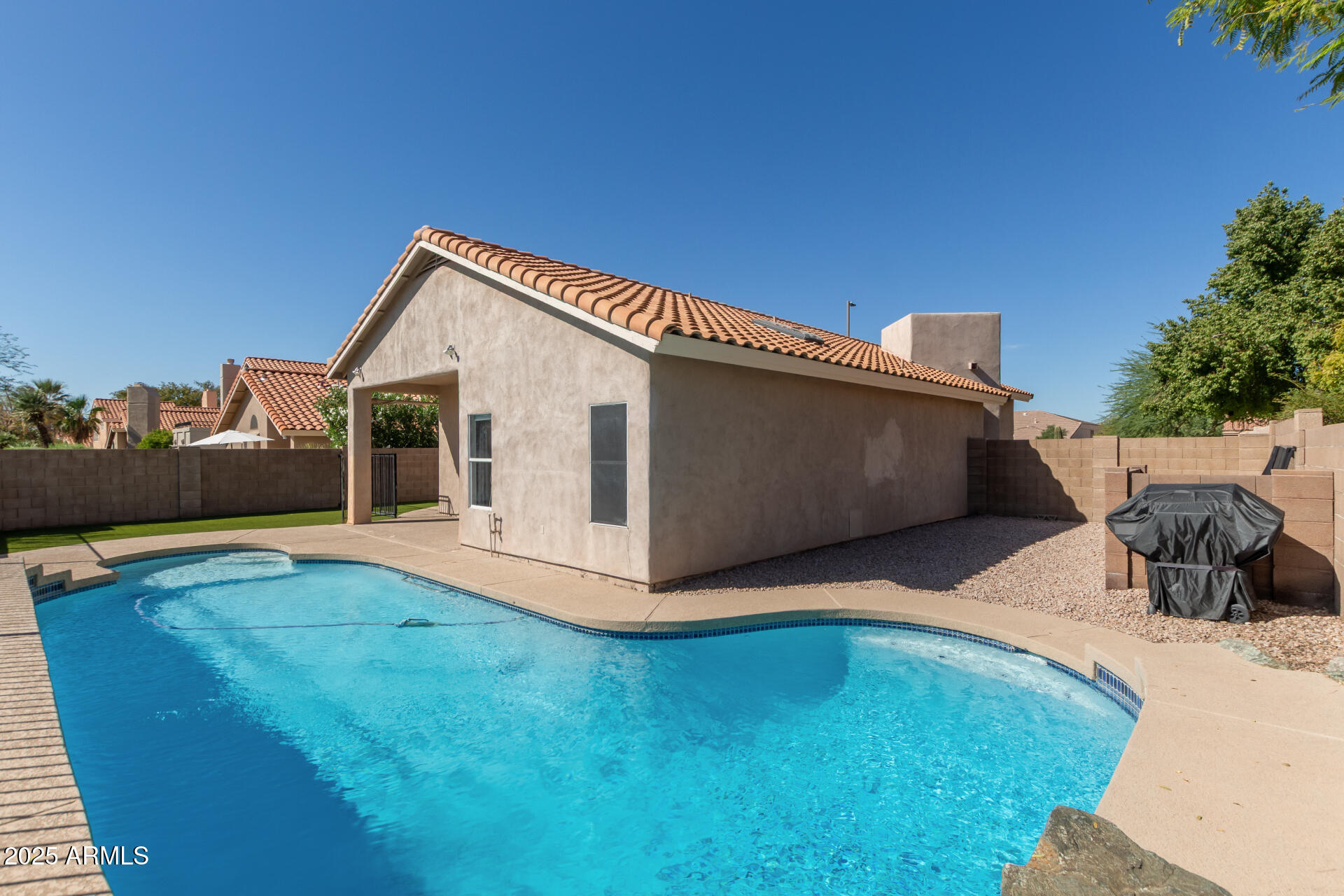 6409 E REDMONT Drive