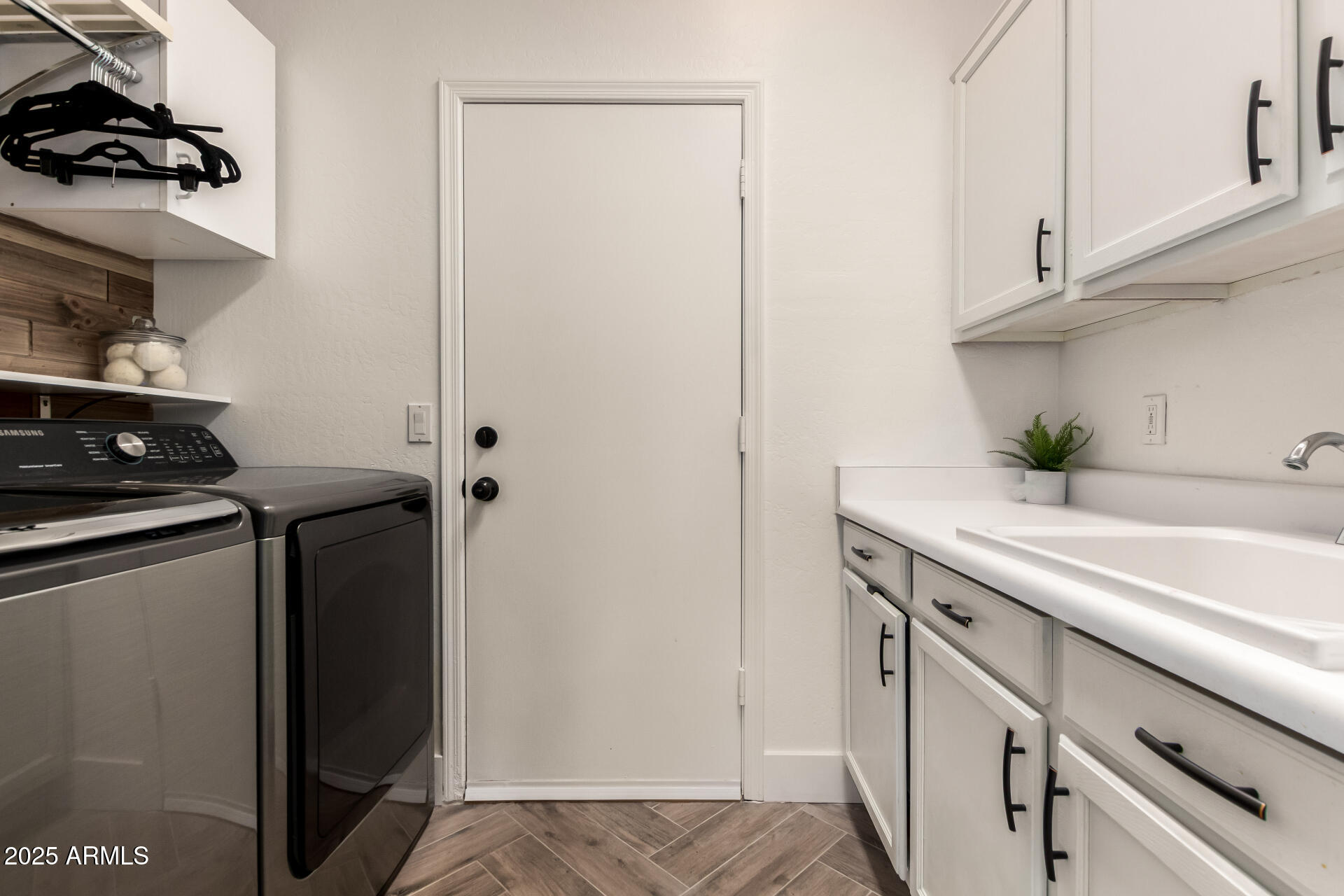 6409 E REDMONT Drive