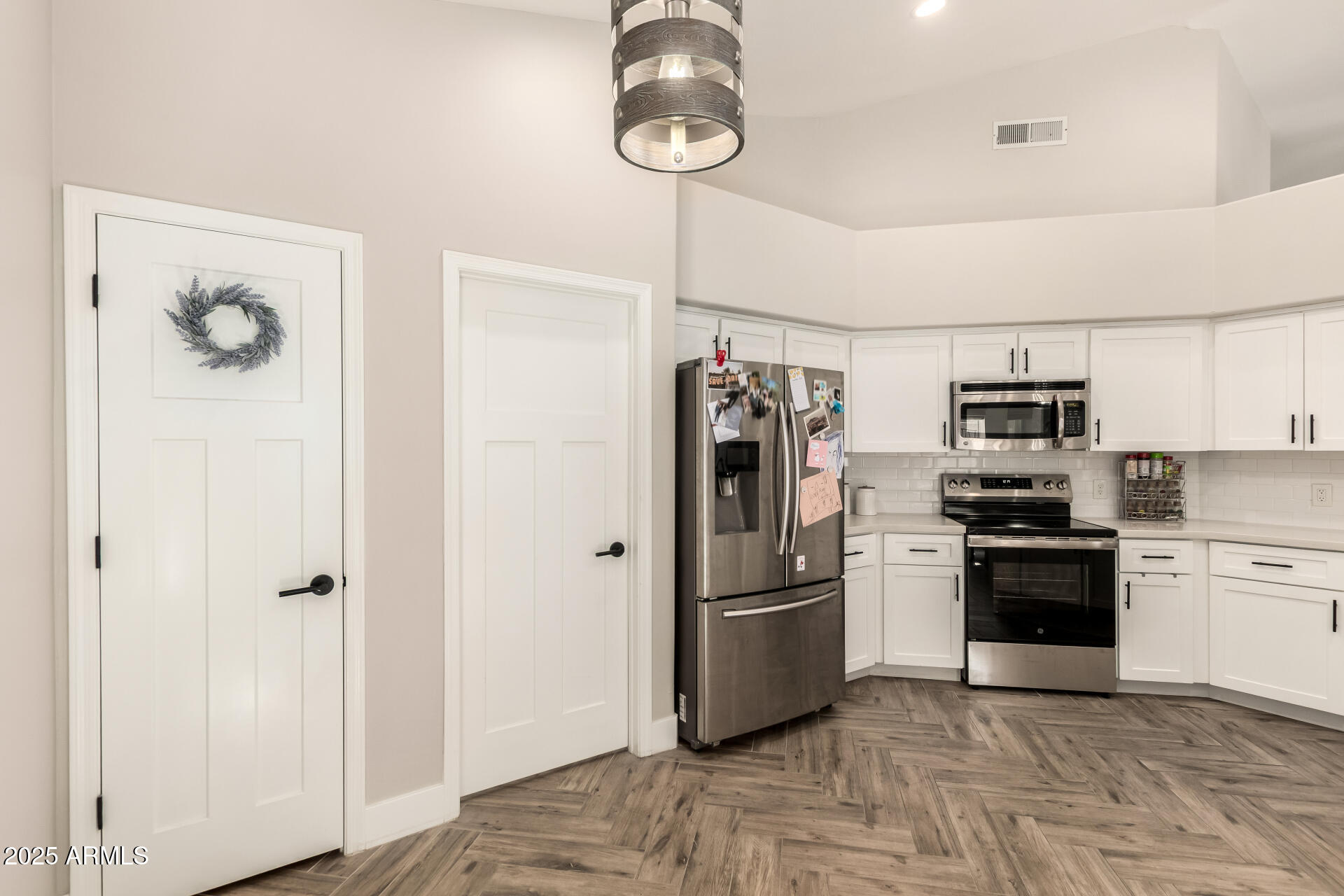 6409 E REDMONT Drive