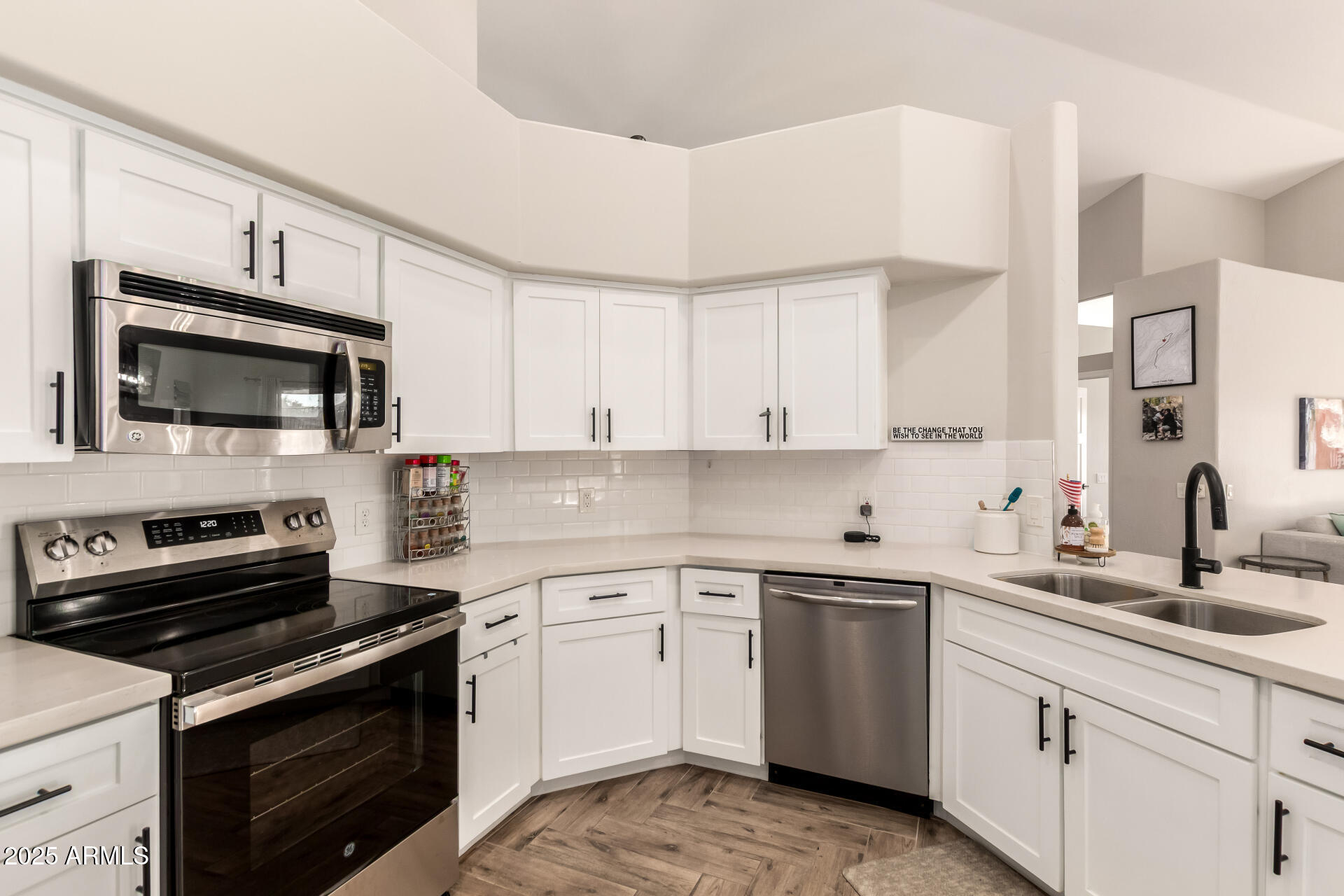 6409 E REDMONT Drive