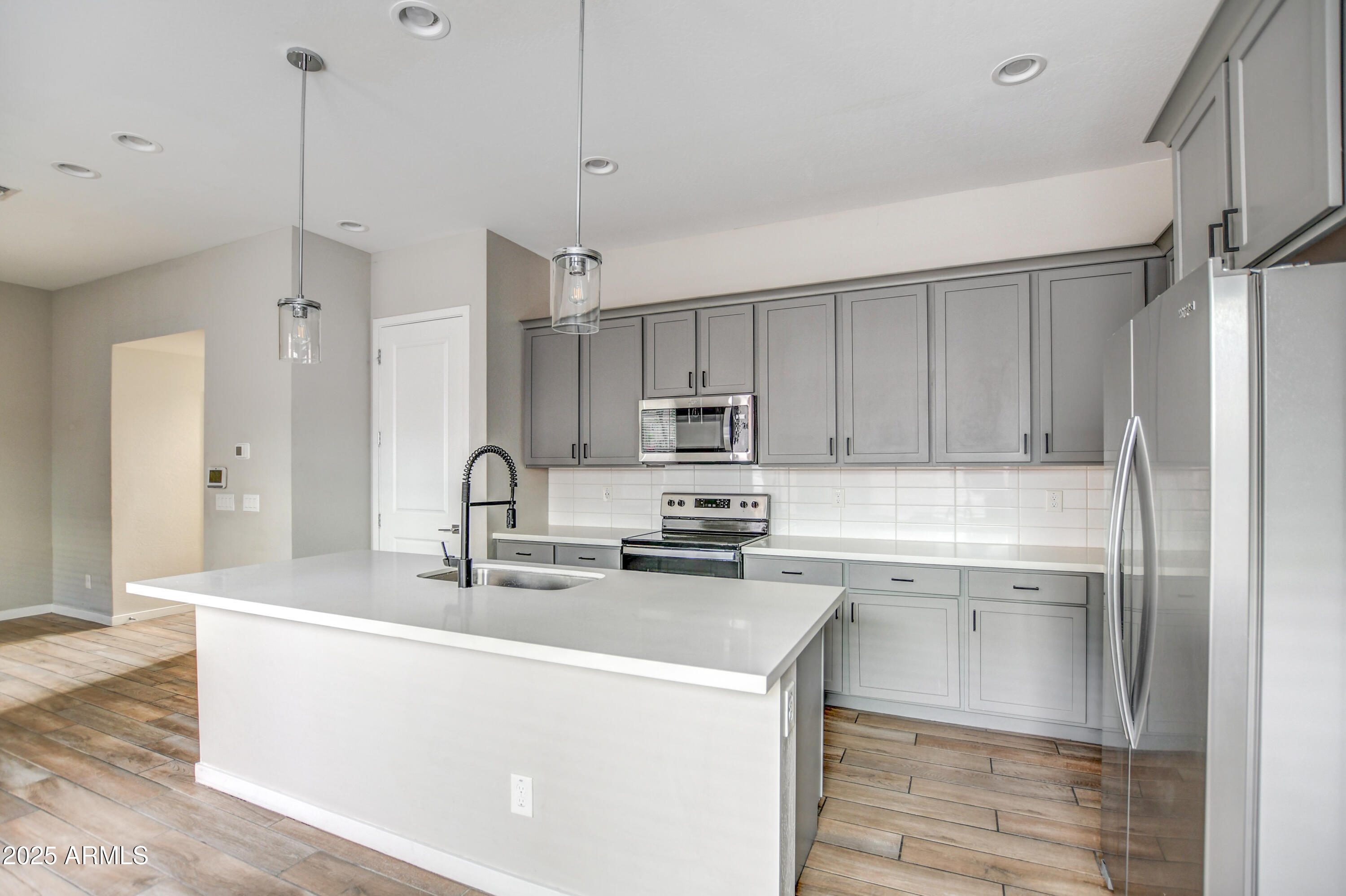 901 S SMITH Road, 1045