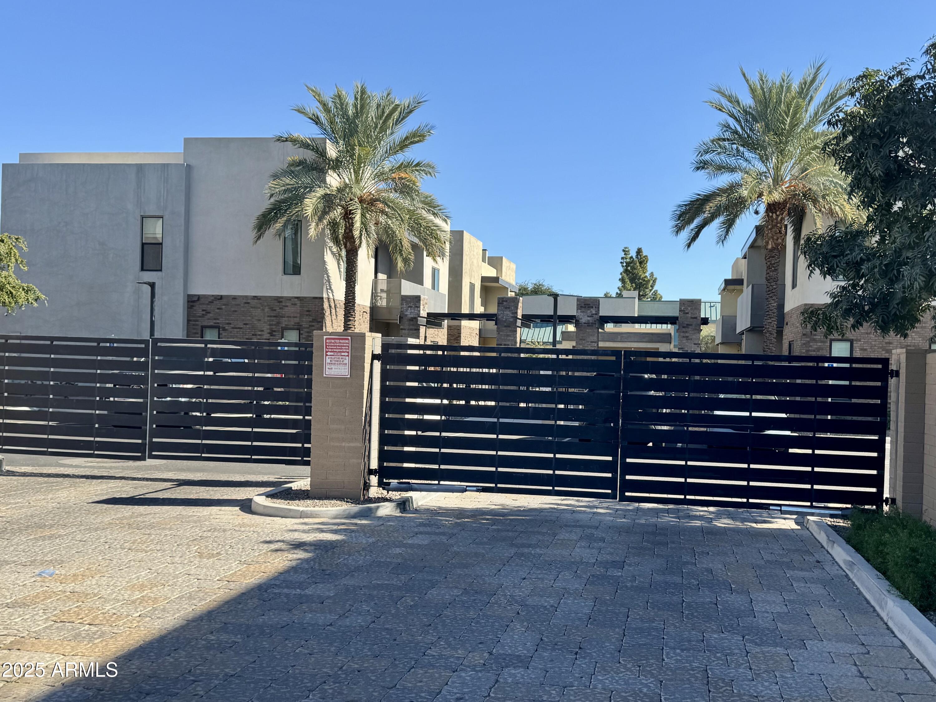 901 S SMITH Road, 1045