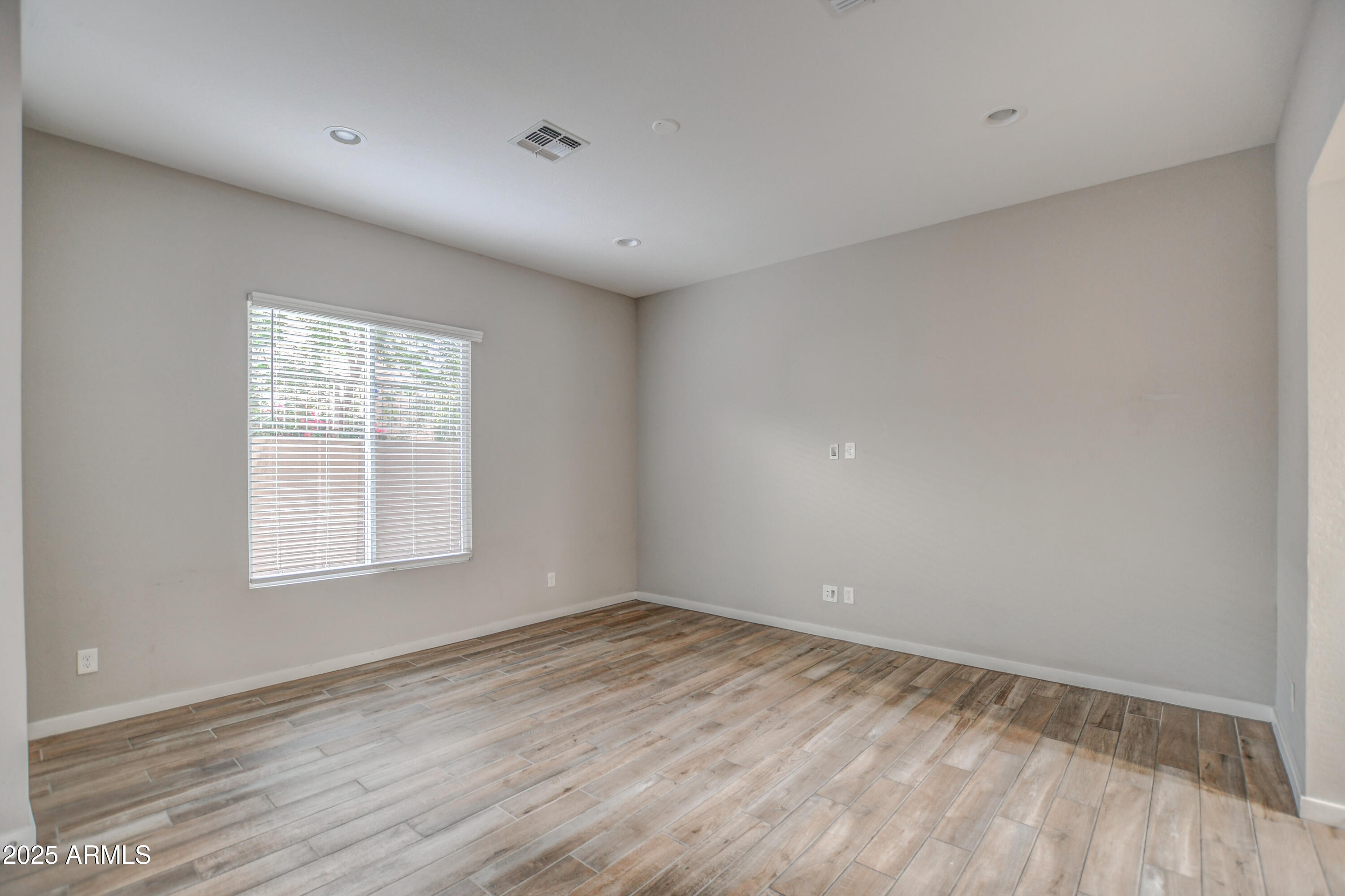 901 S SMITH Road, 1045