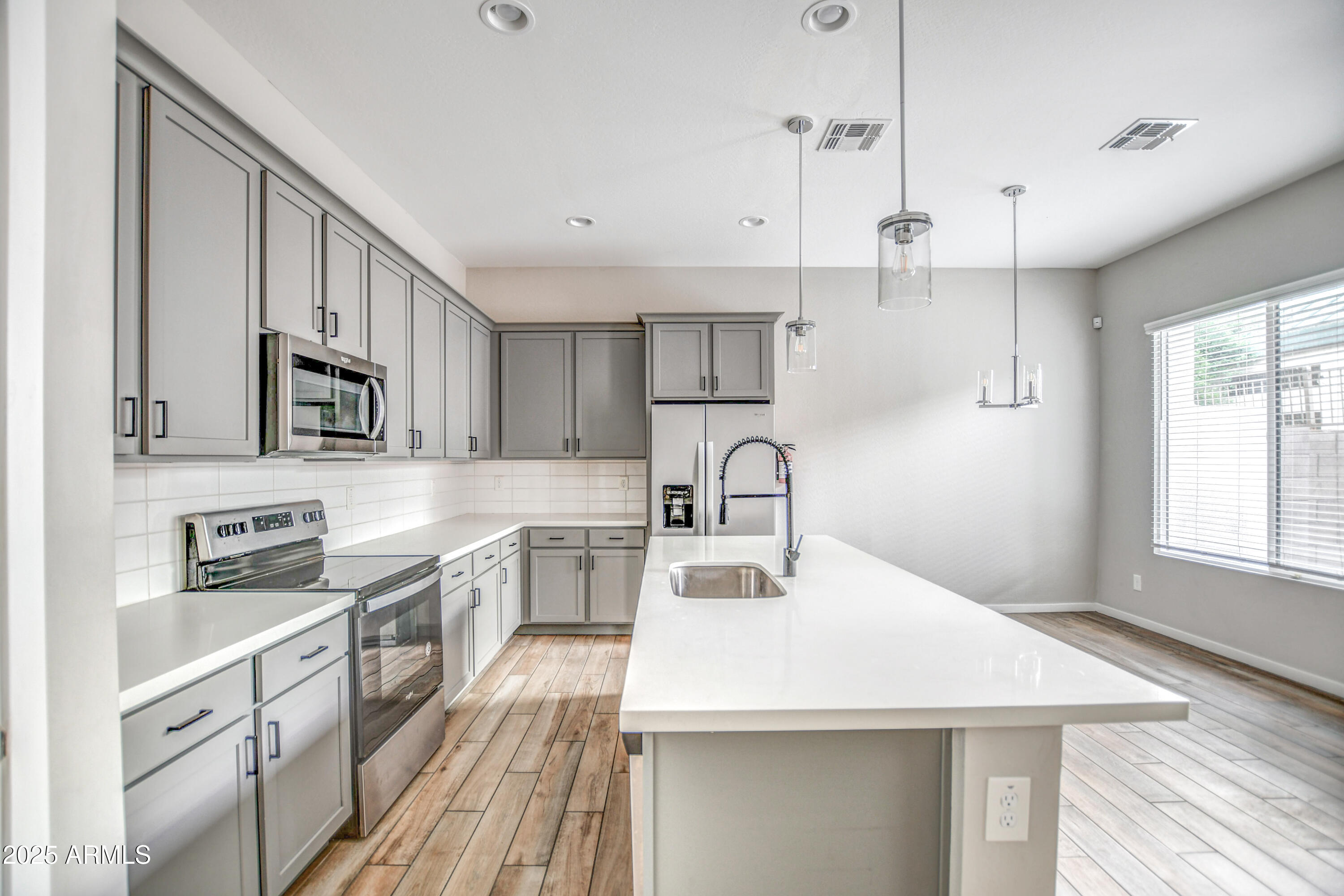 901 S SMITH Road, 1045