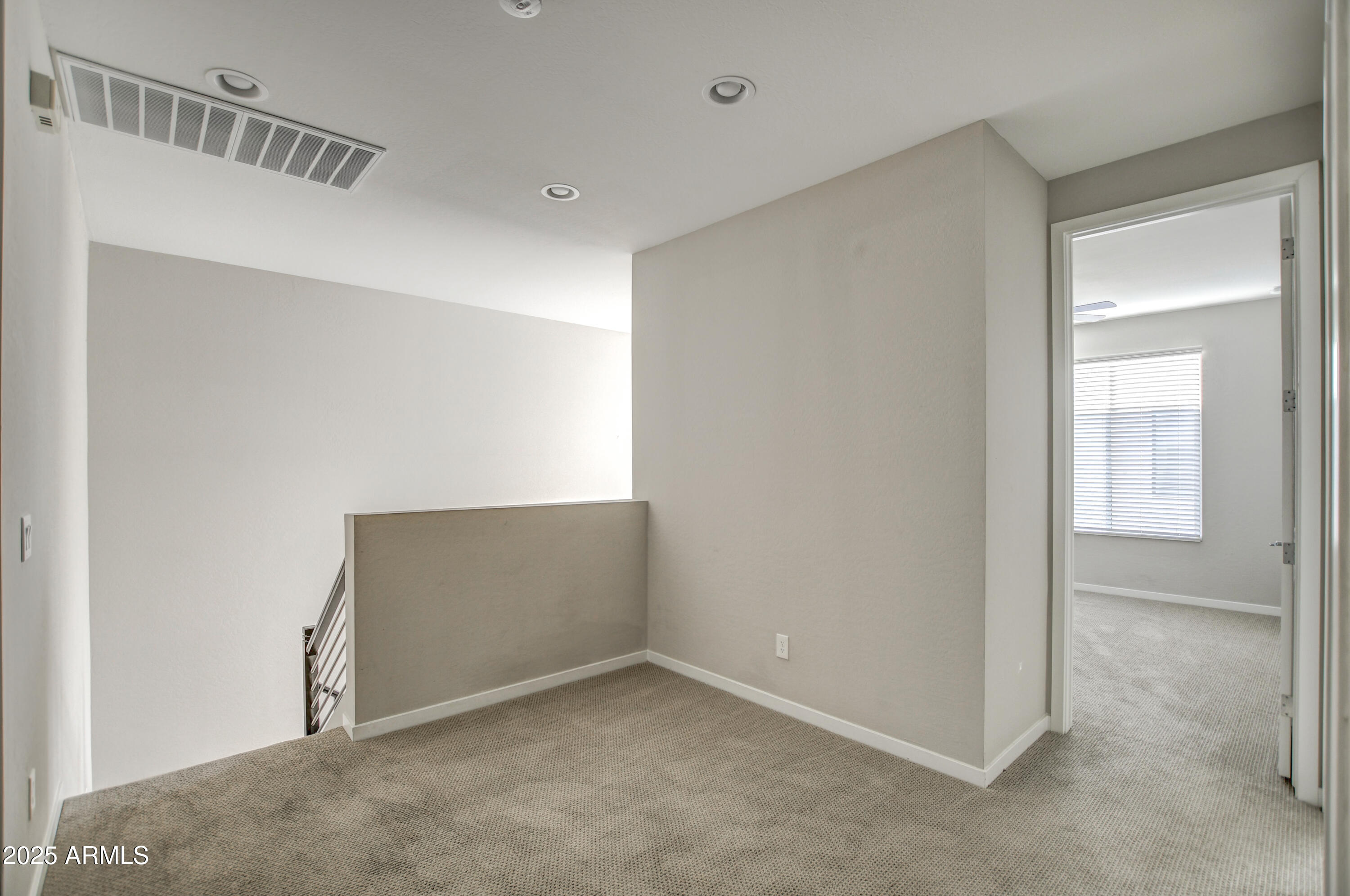 901 S SMITH Road, 1045