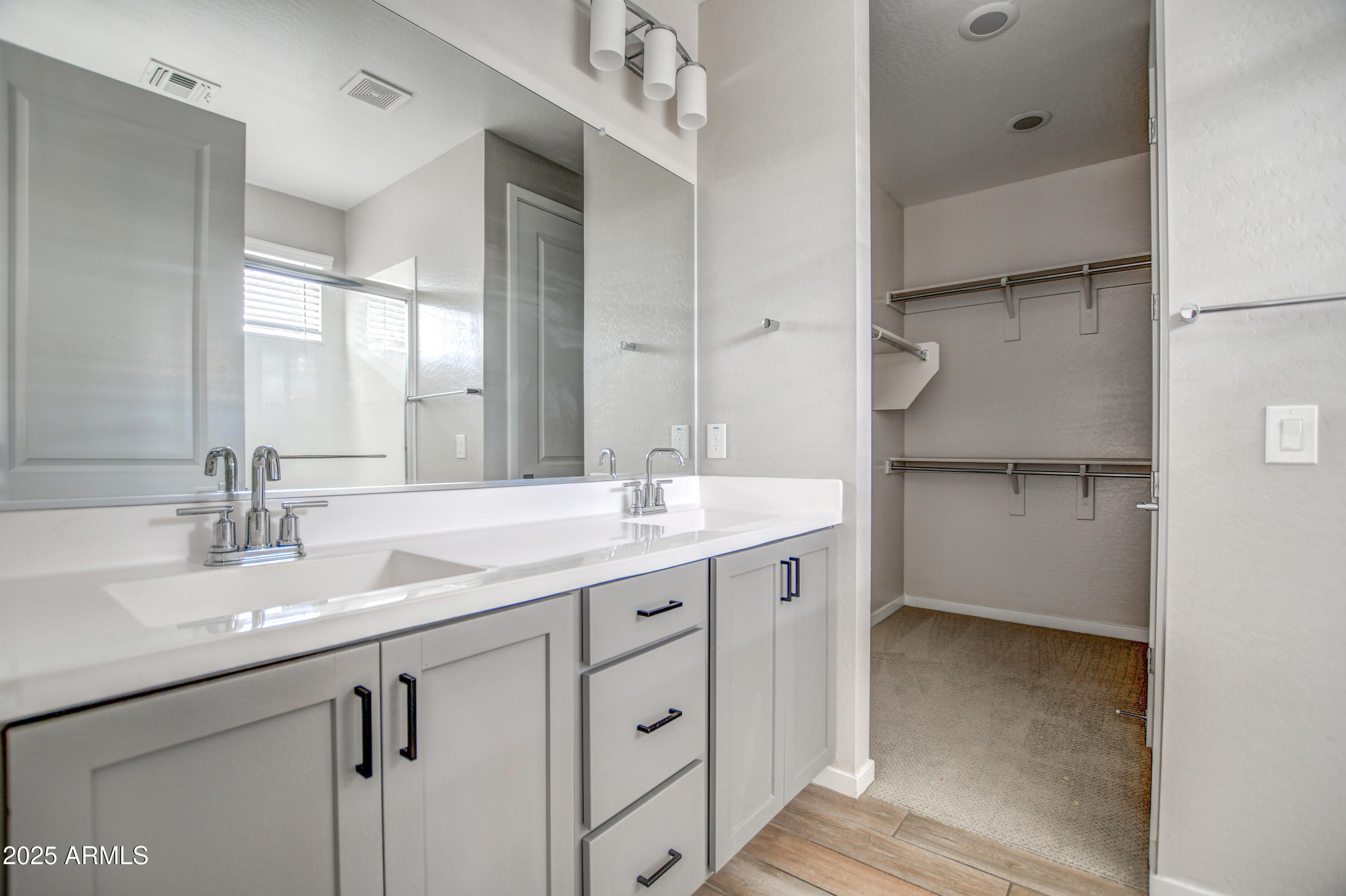 901 S SMITH Road, 1045