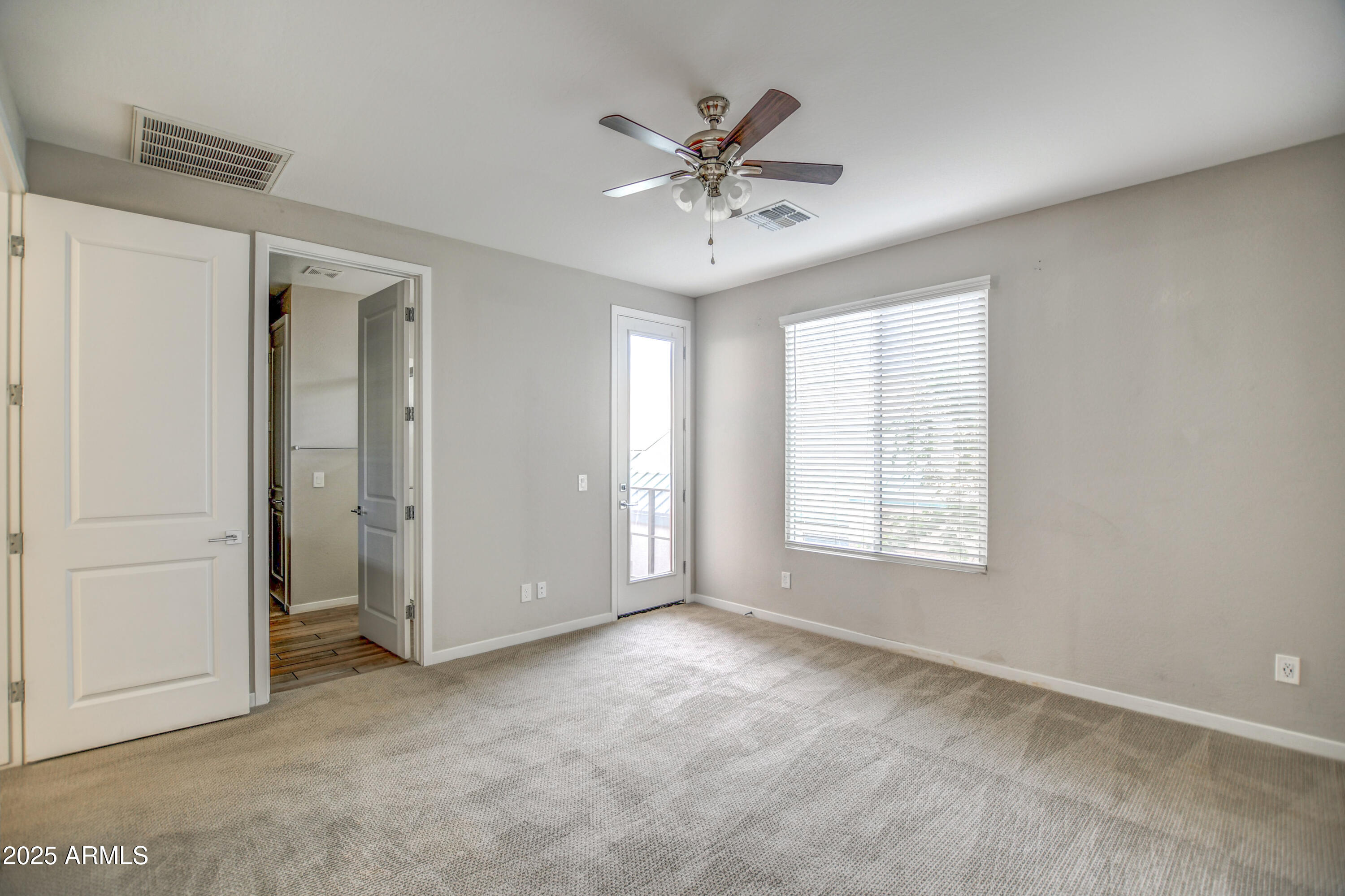 901 S SMITH Road, 1045