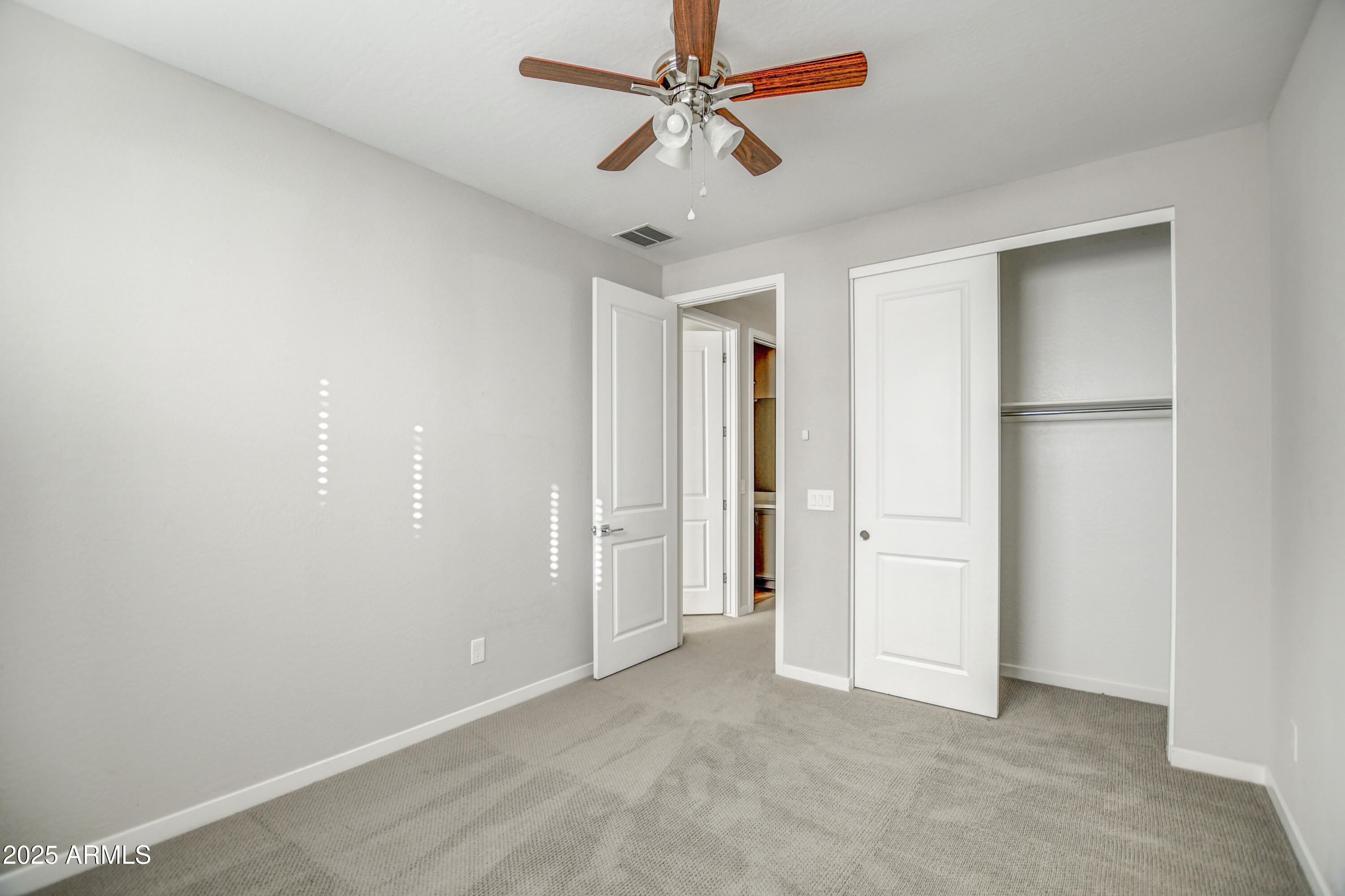 901 S SMITH Road, 1045