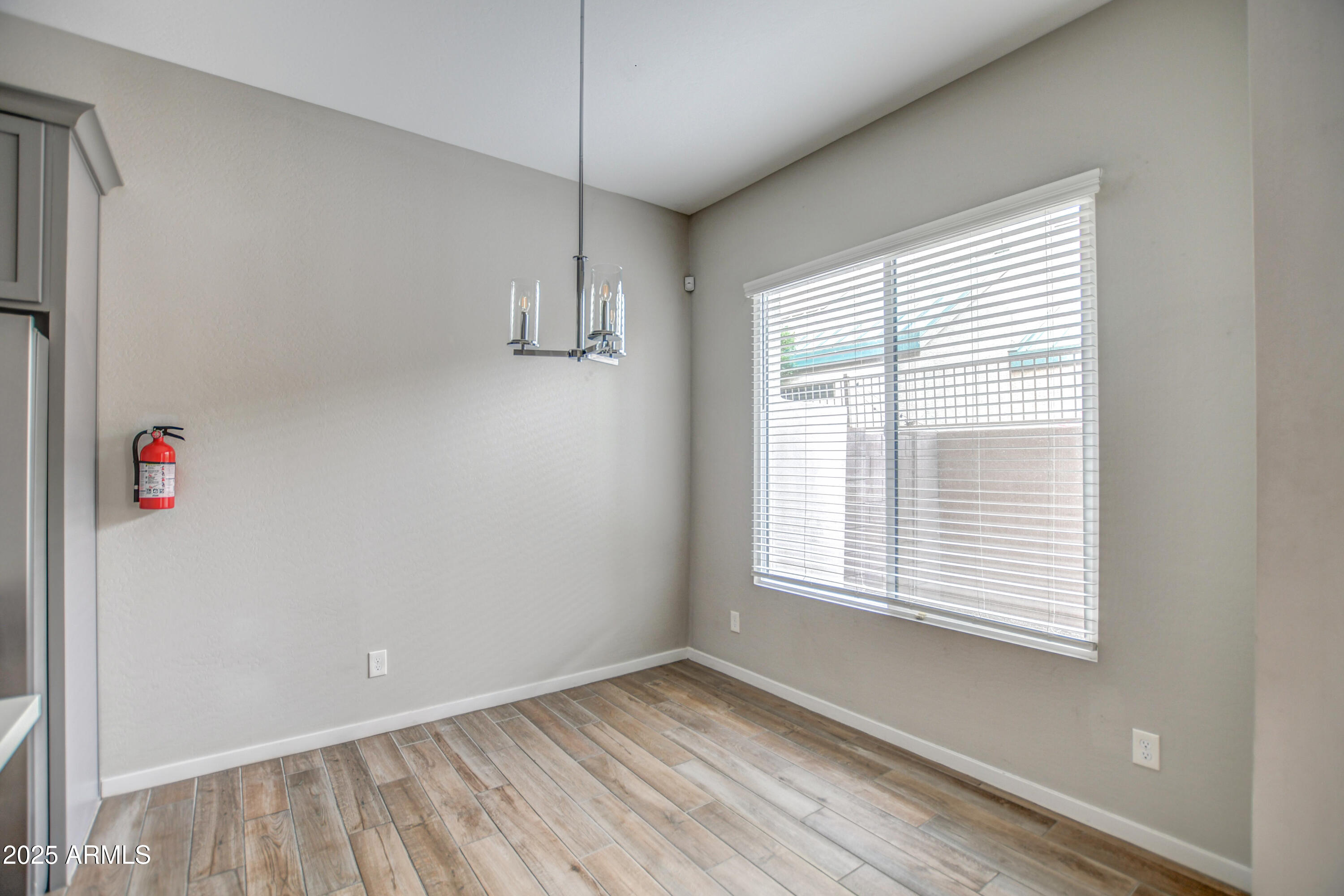 901 S SMITH Road, 1045