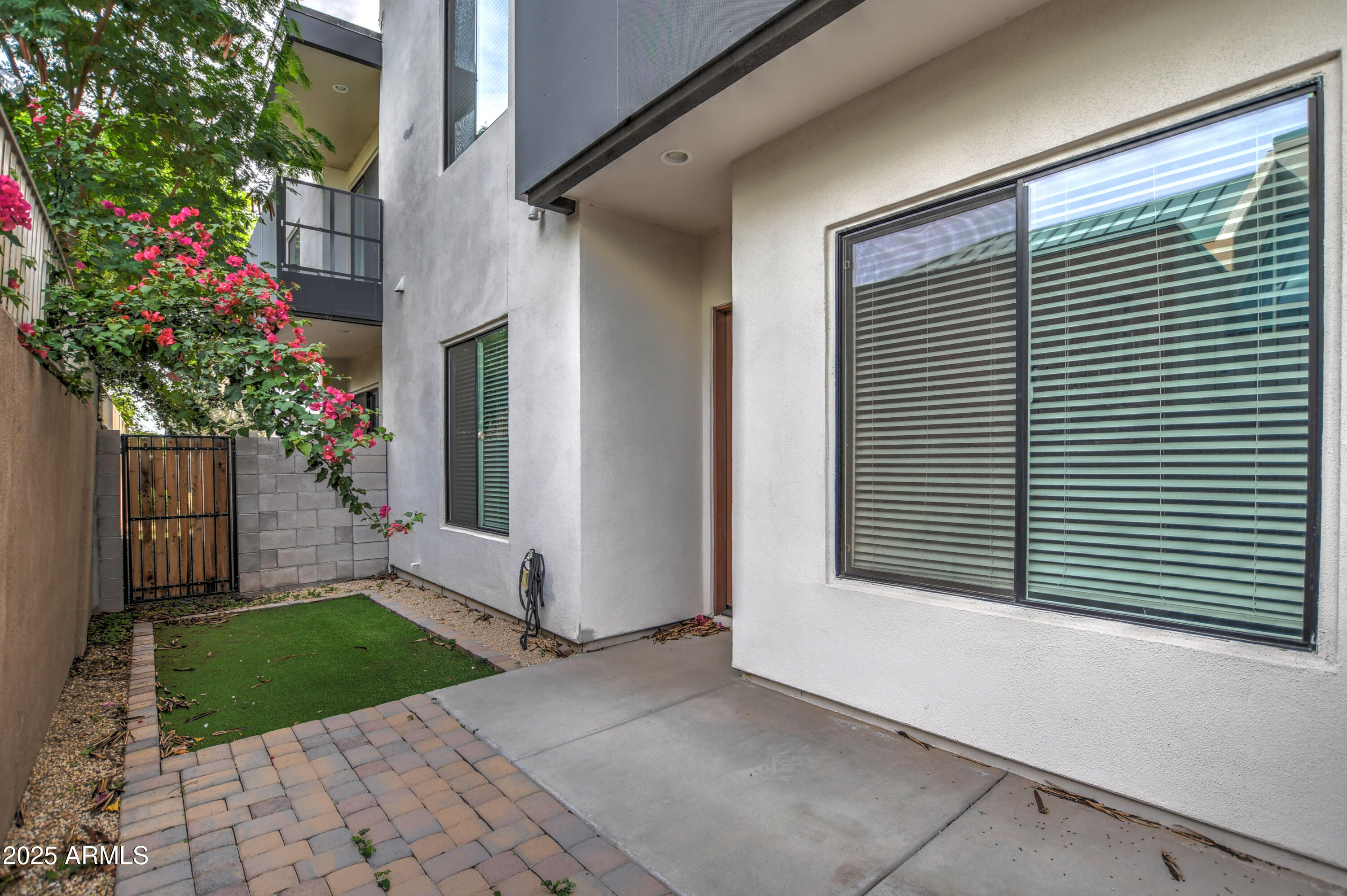 901 S SMITH Road, 1045