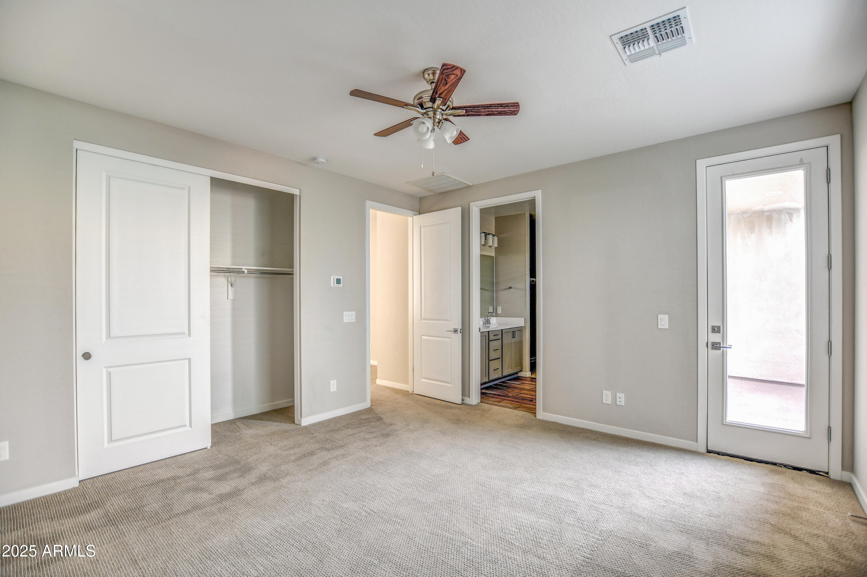 901 S SMITH Road, 1045