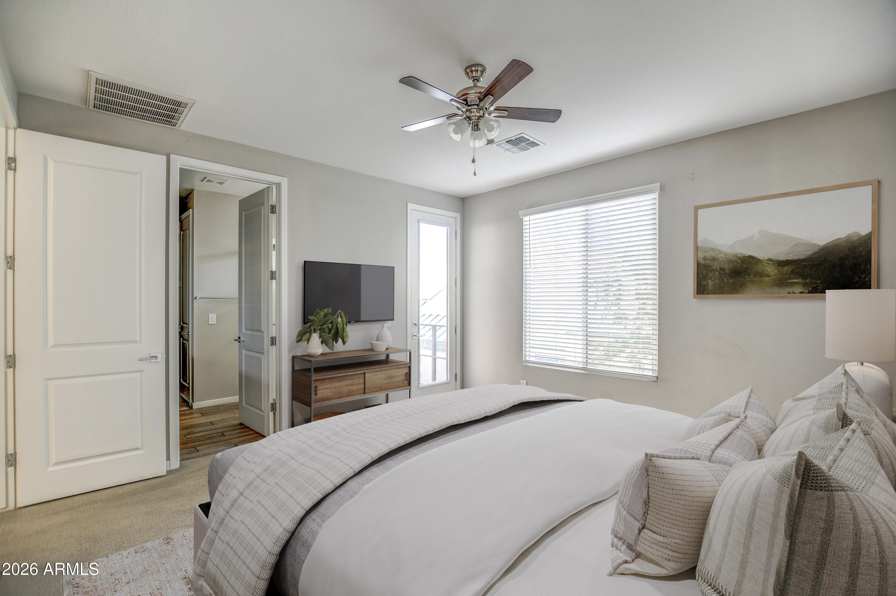 901 S SMITH Road, 1045