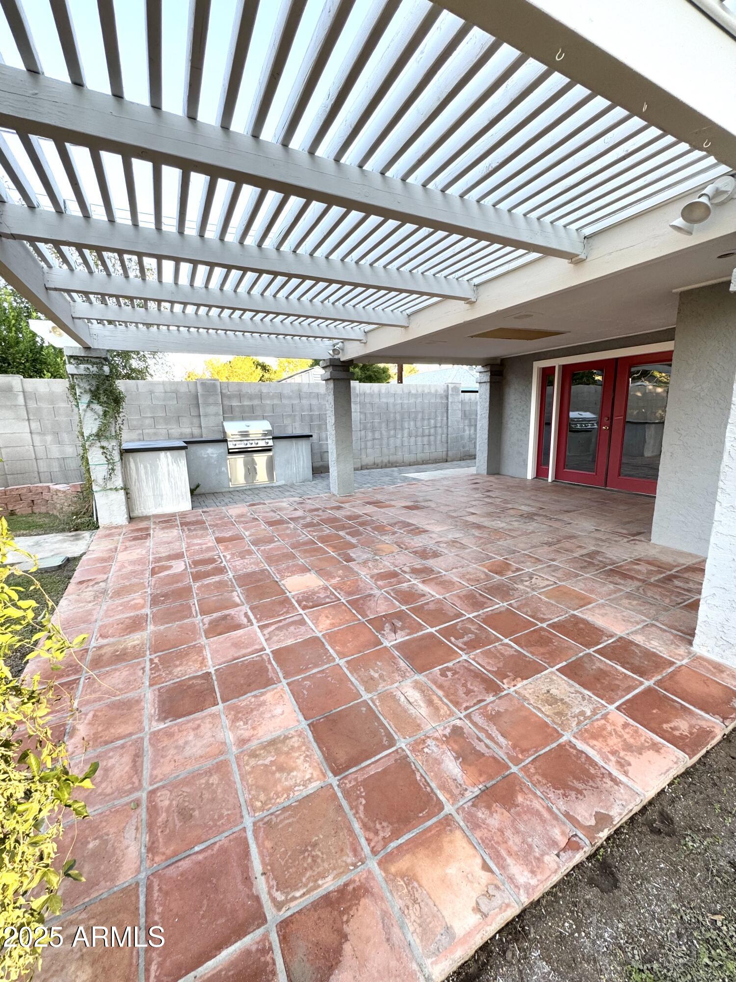 1822 E MARSHALL Avenue