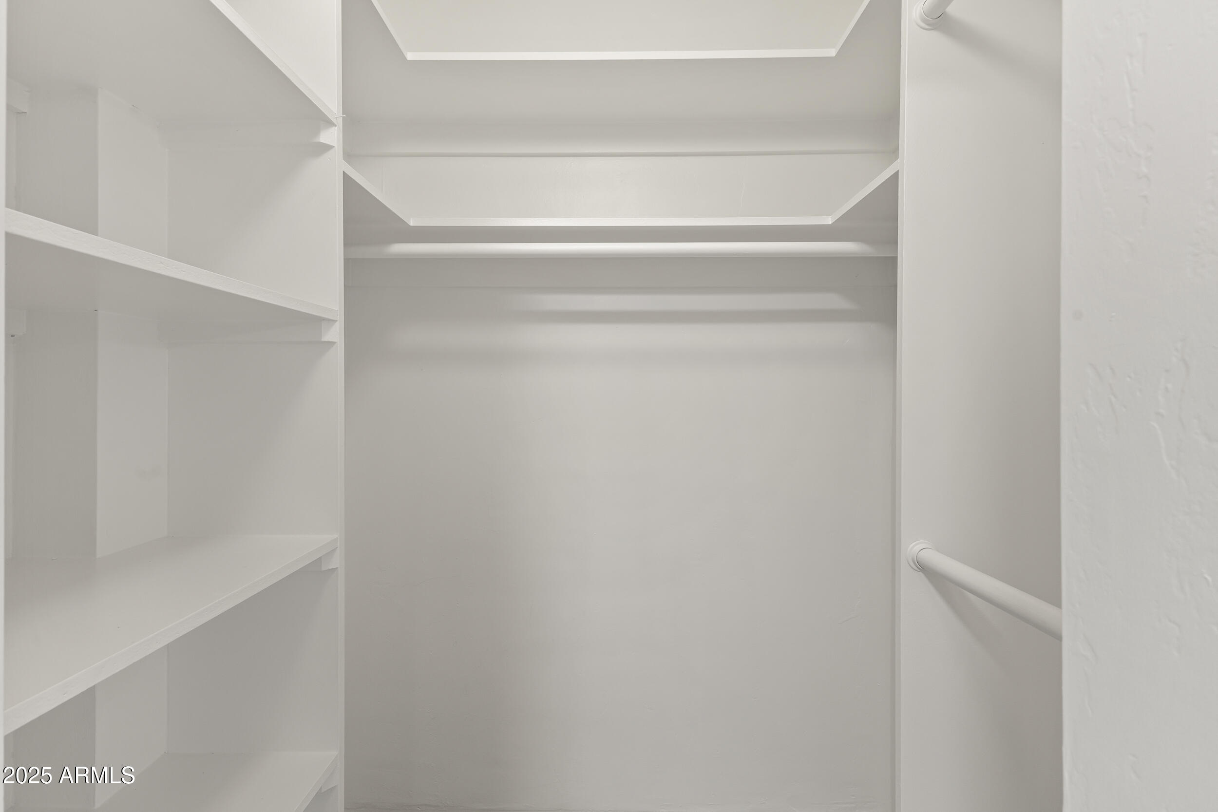 1822 E MARSHALL Avenue