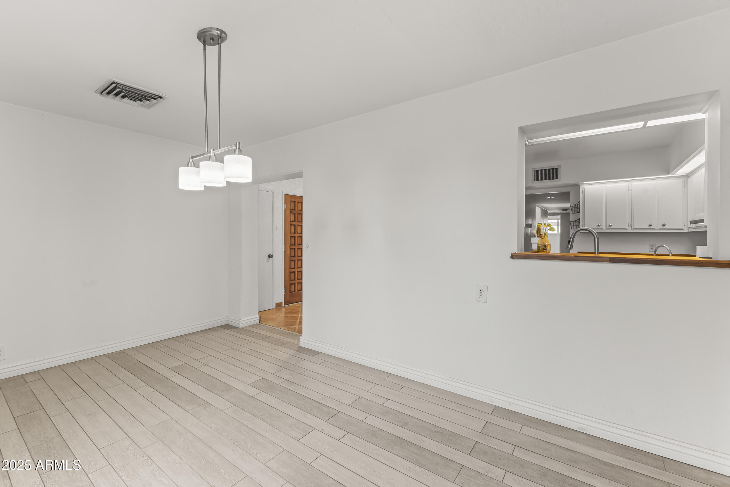 1822 E MARSHALL Avenue