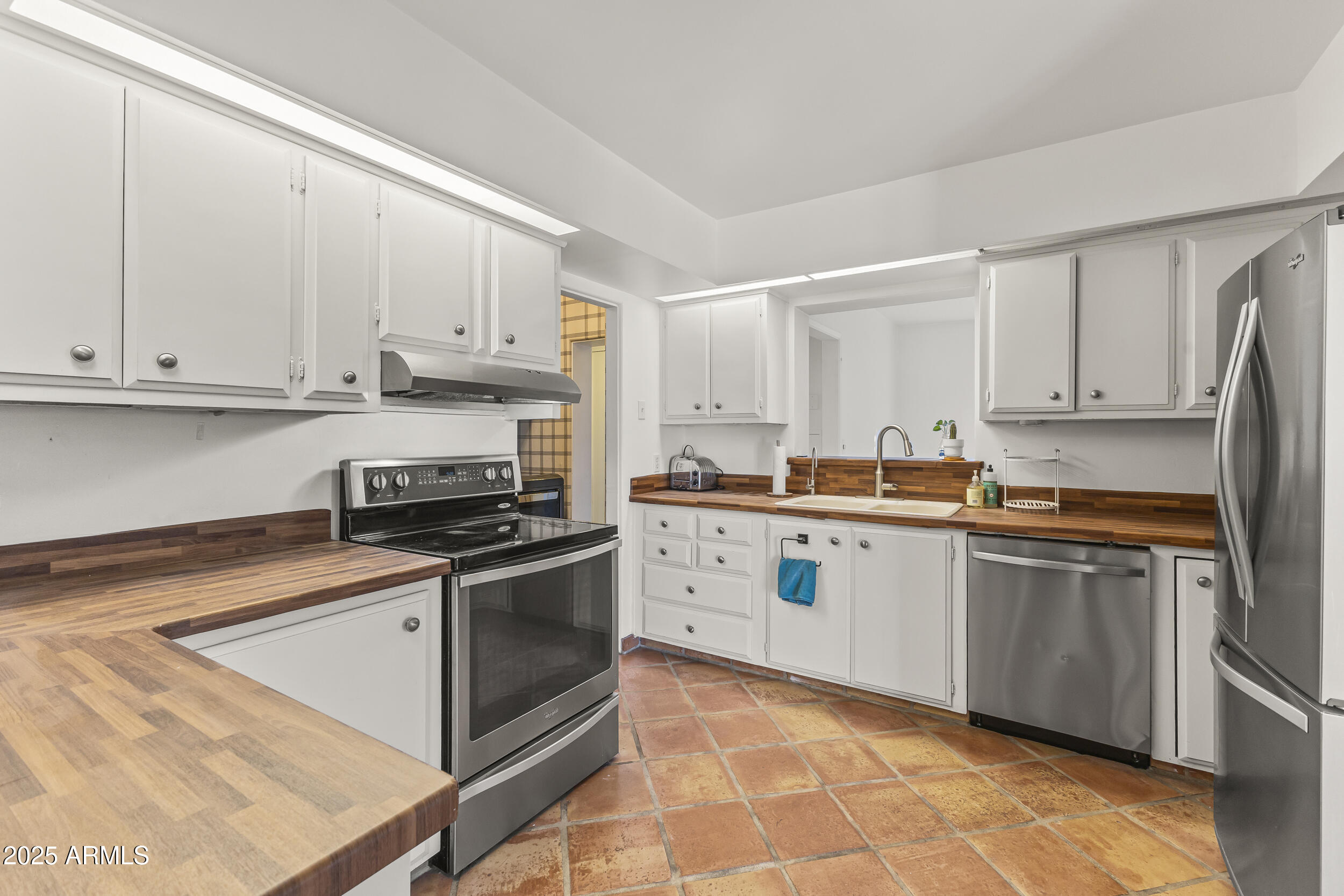 1822 E MARSHALL Avenue