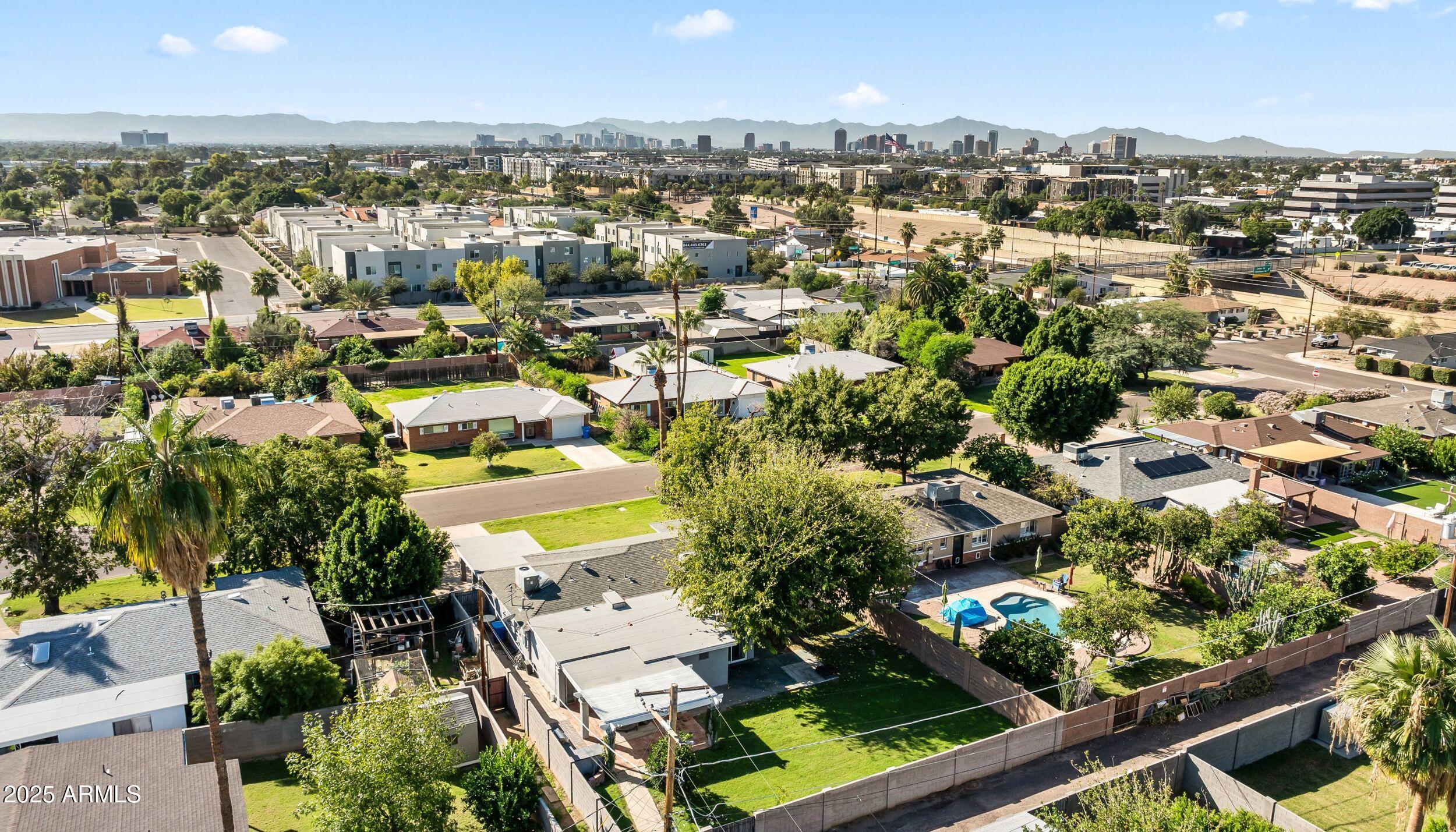 1822 E MARSHALL Avenue