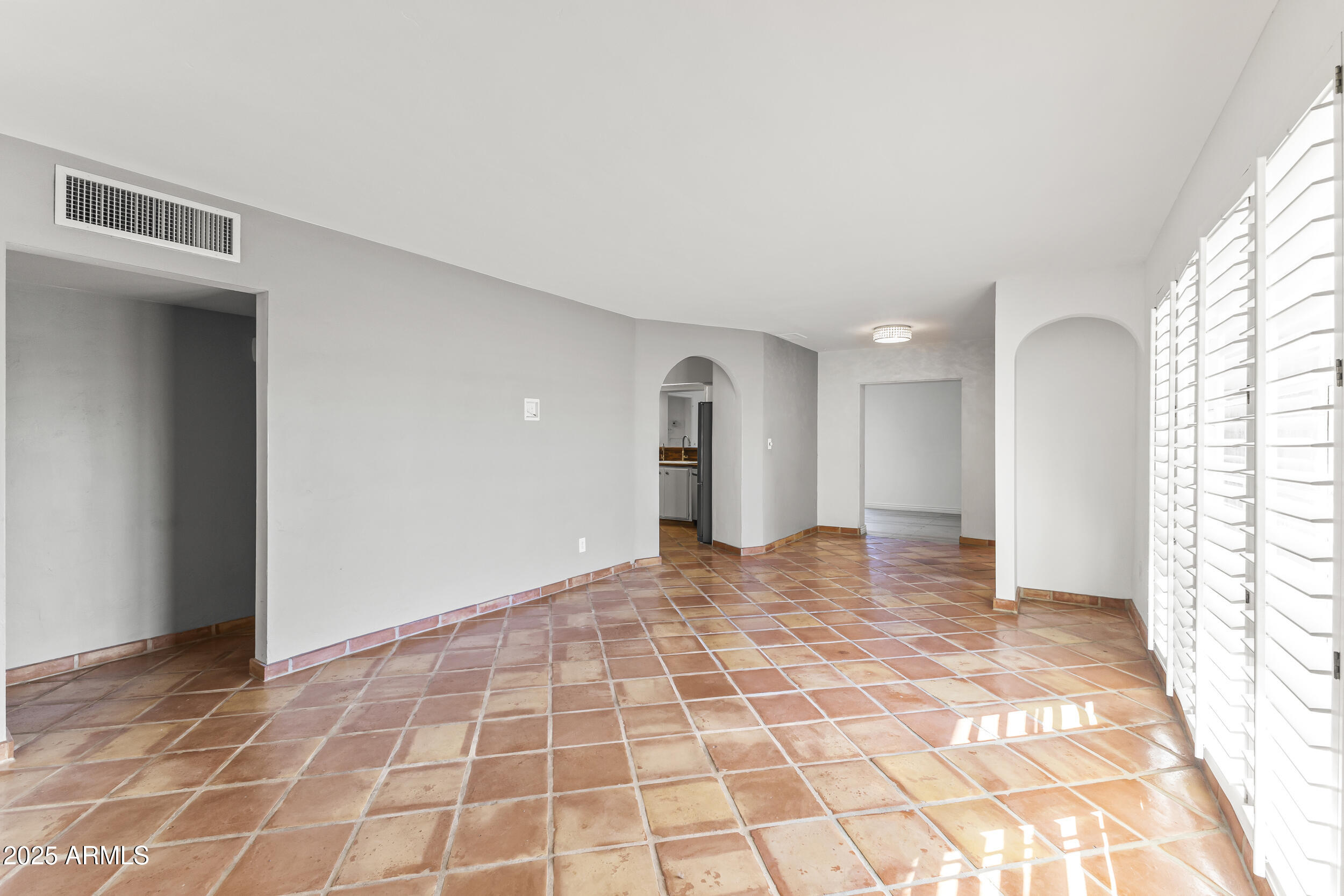 1822 E MARSHALL Avenue