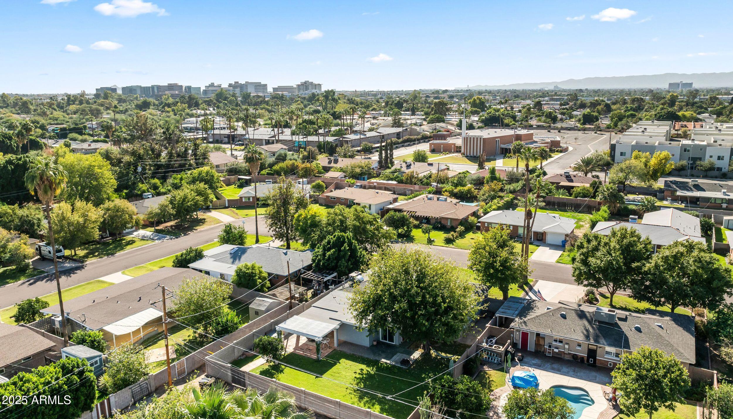 1822 E MARSHALL Avenue