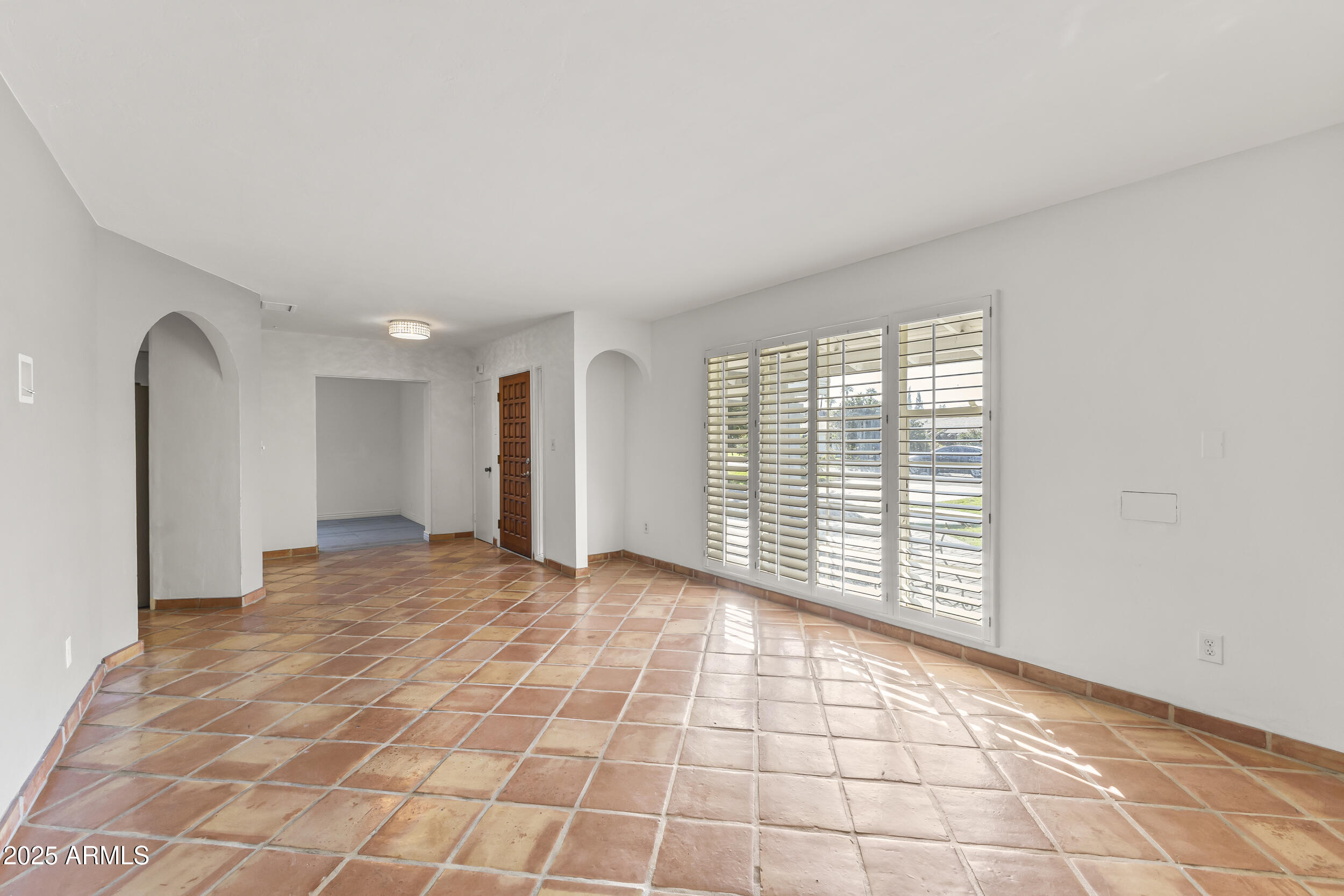 1822 E MARSHALL Avenue