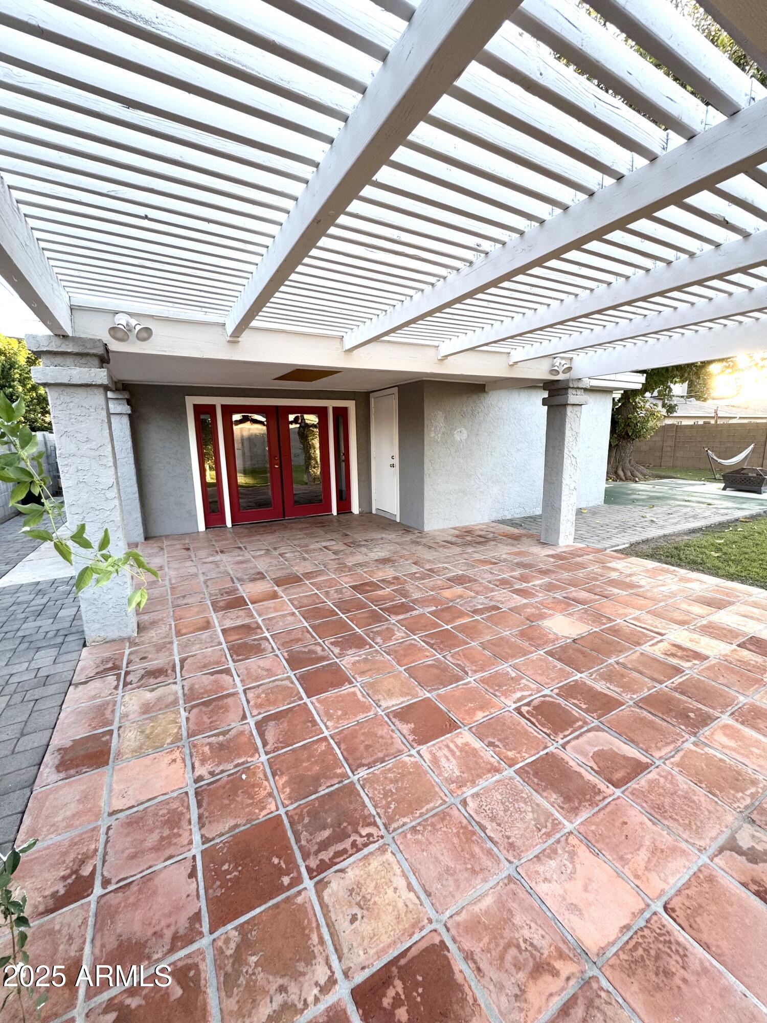 1822 E MARSHALL Avenue