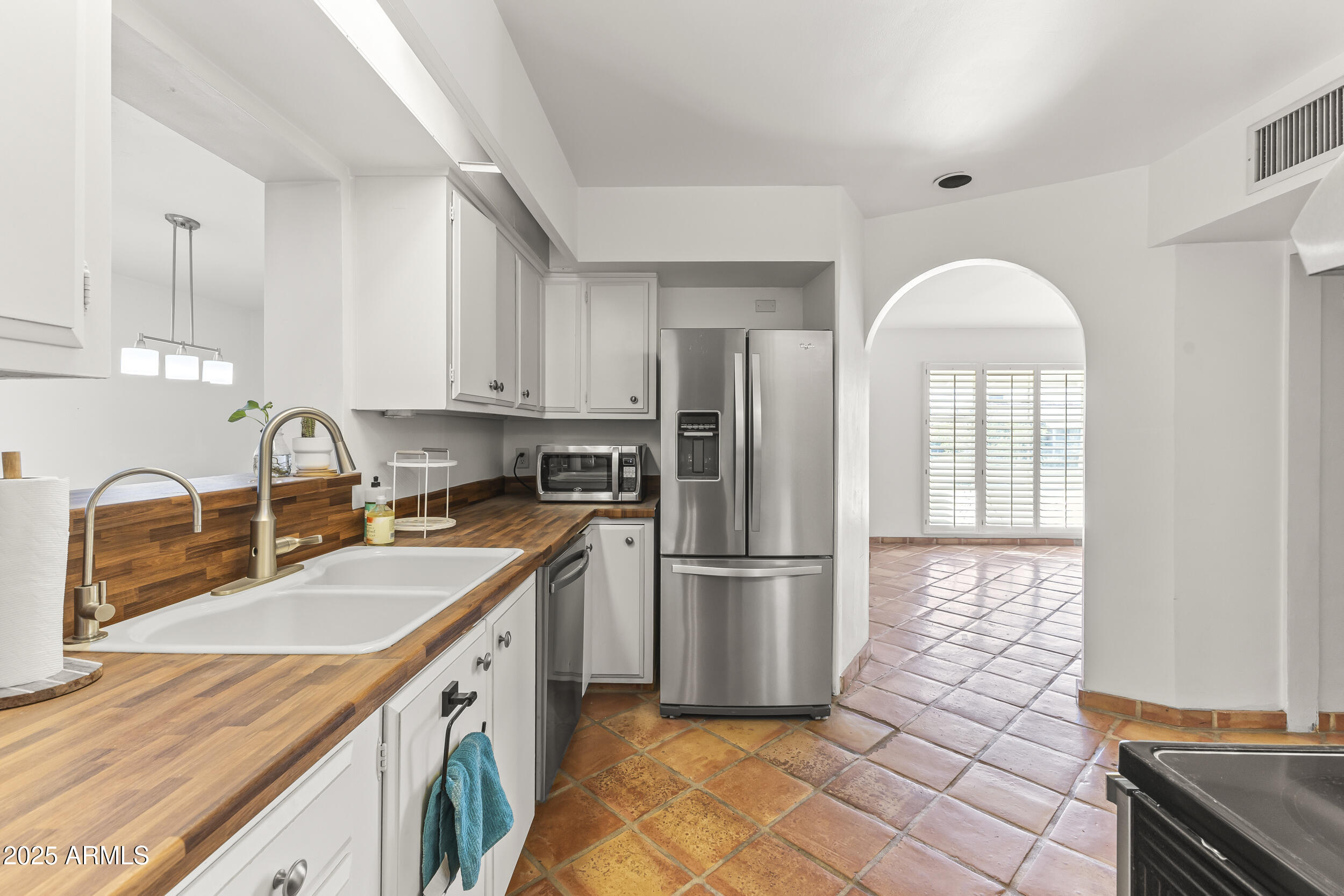 1822 E MARSHALL Avenue