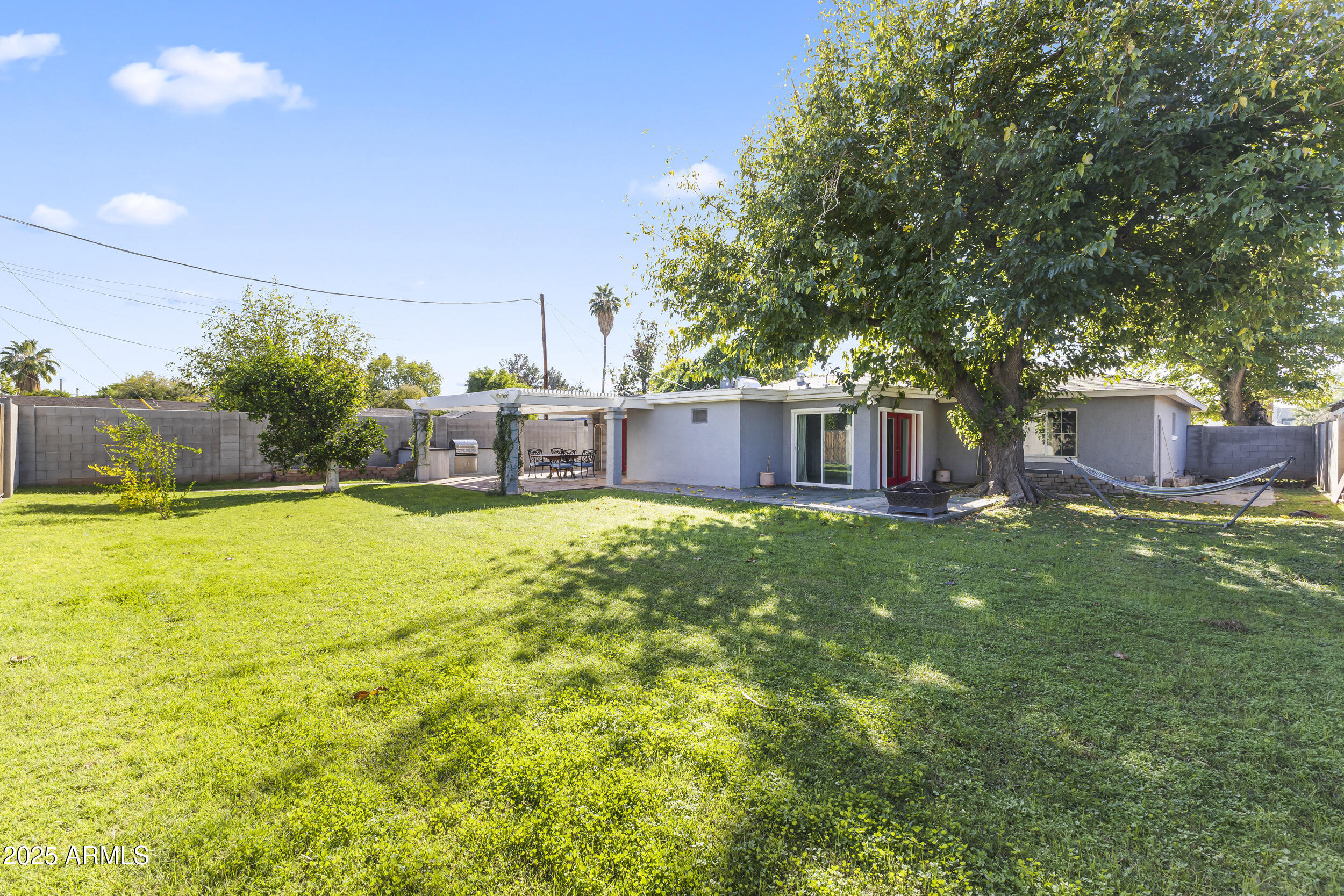 1822 E MARSHALL Avenue