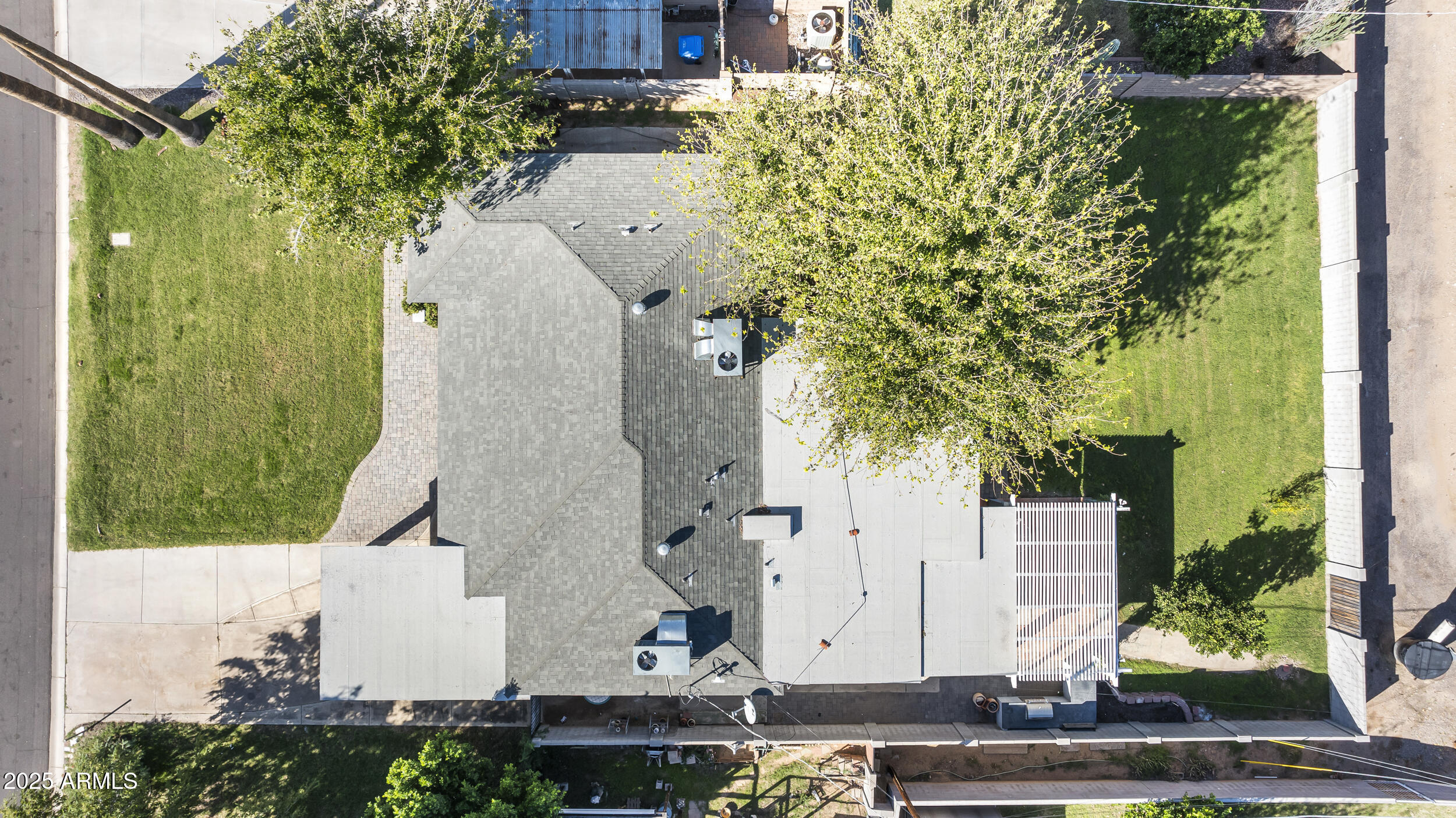 1822 E MARSHALL Avenue