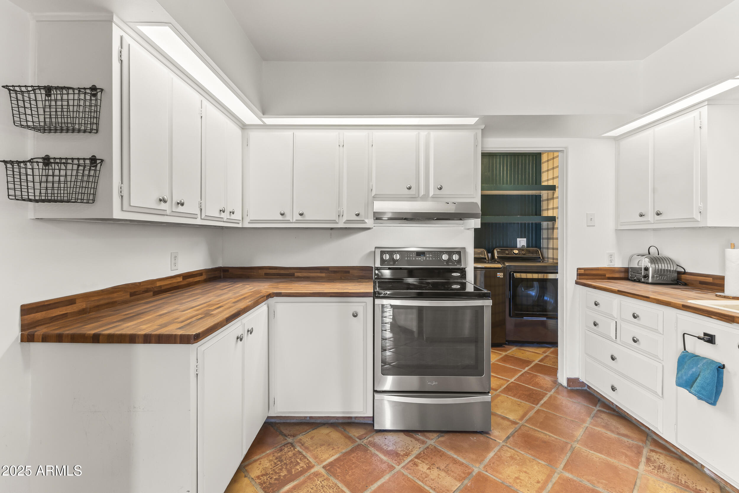 1822 E MARSHALL Avenue