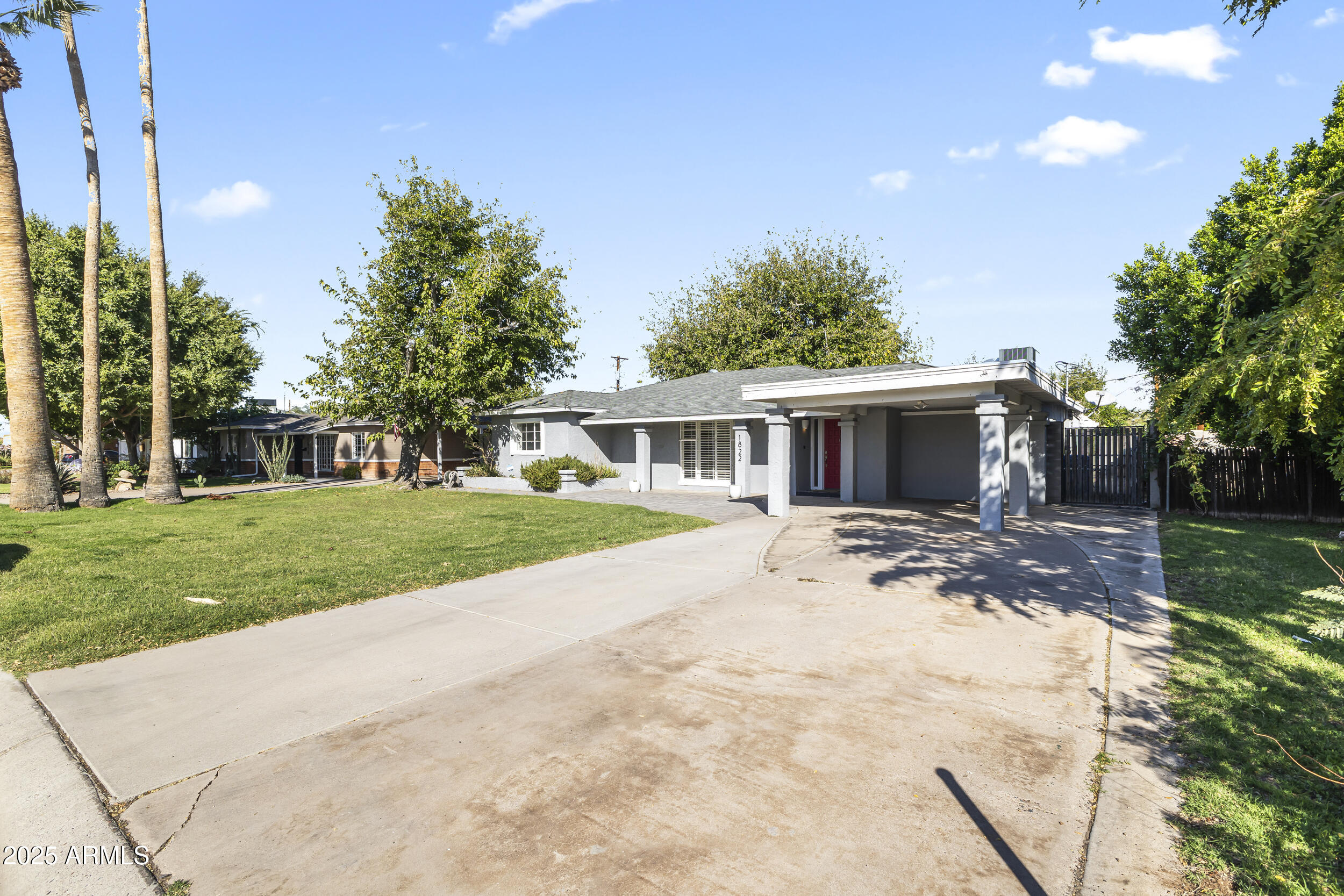 1822 E MARSHALL Avenue