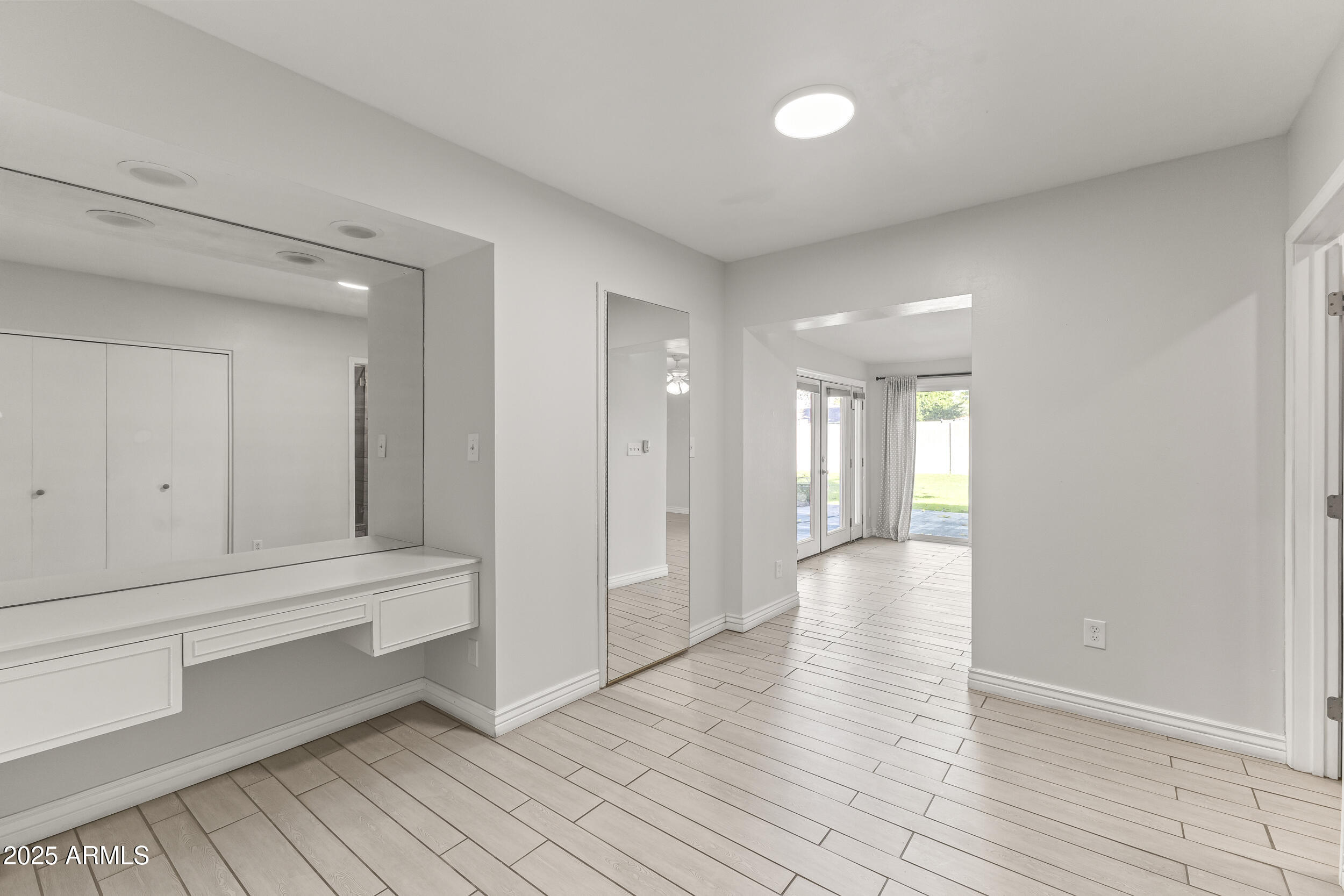 1822 E MARSHALL Avenue