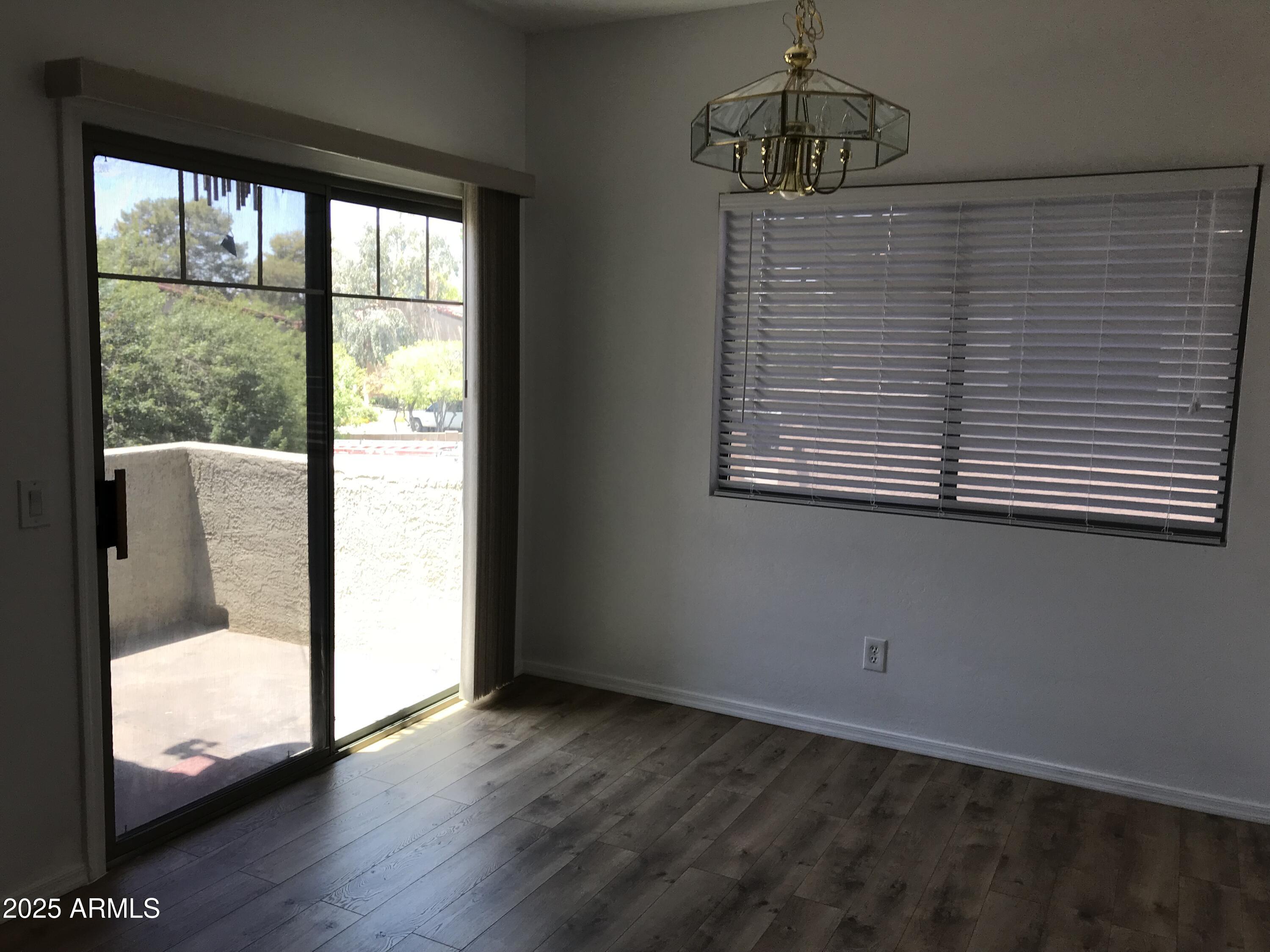 805 S SYCAMORE Street, 224