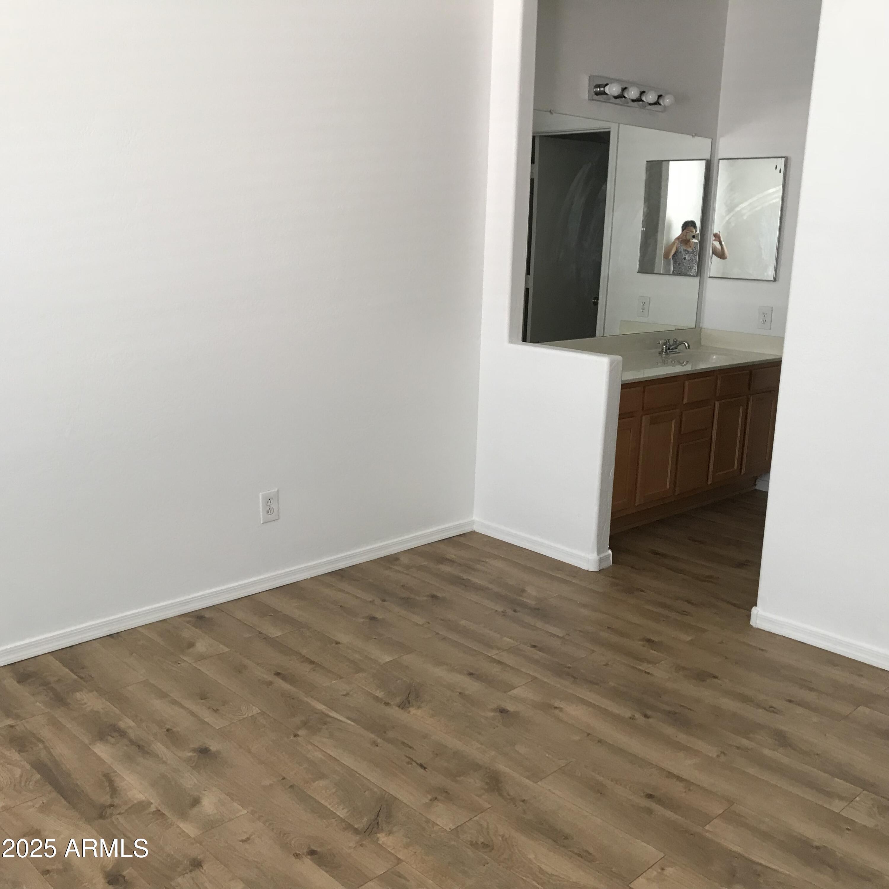 805 S SYCAMORE Street, 224