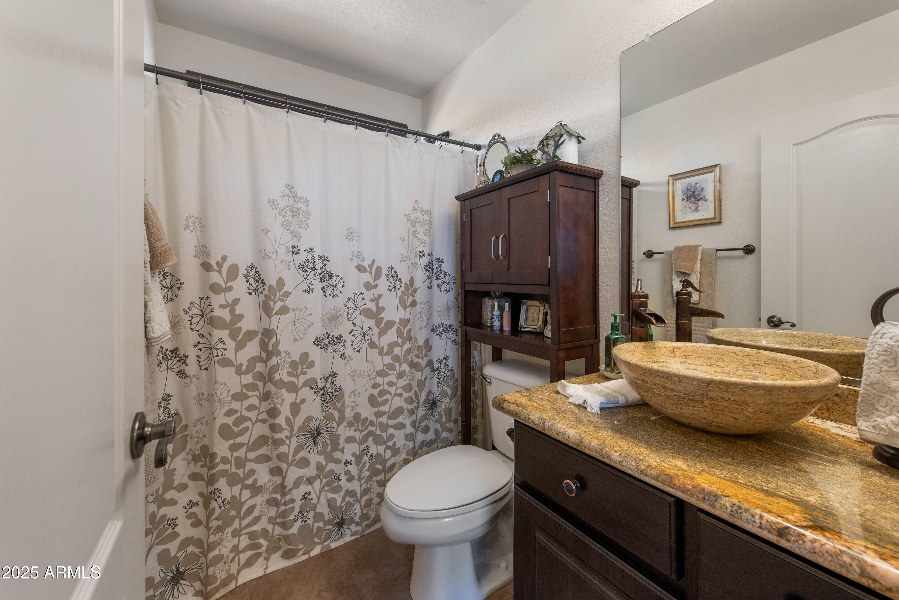 709 E SADDLE WAY Way