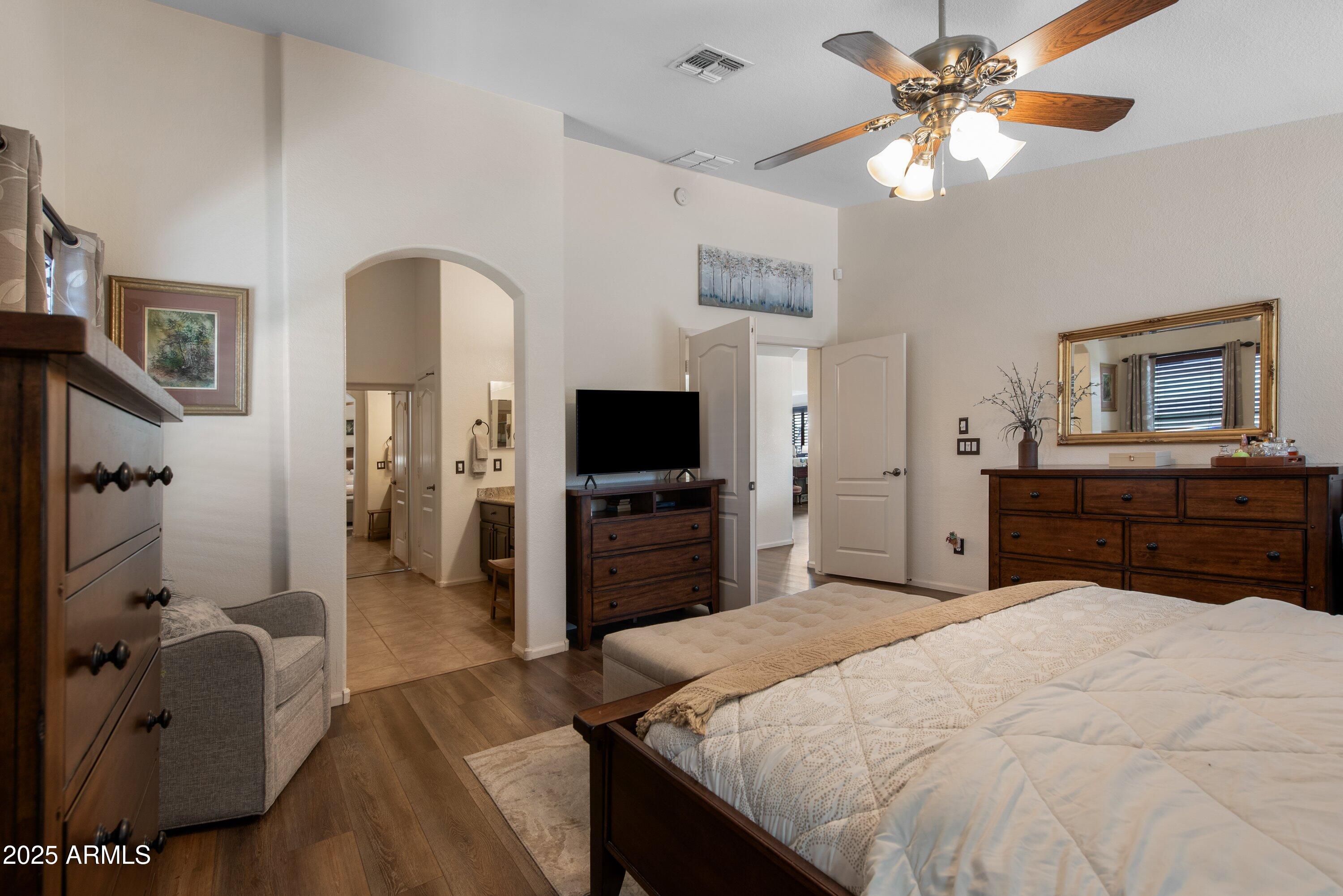 709 E SADDLE WAY Way