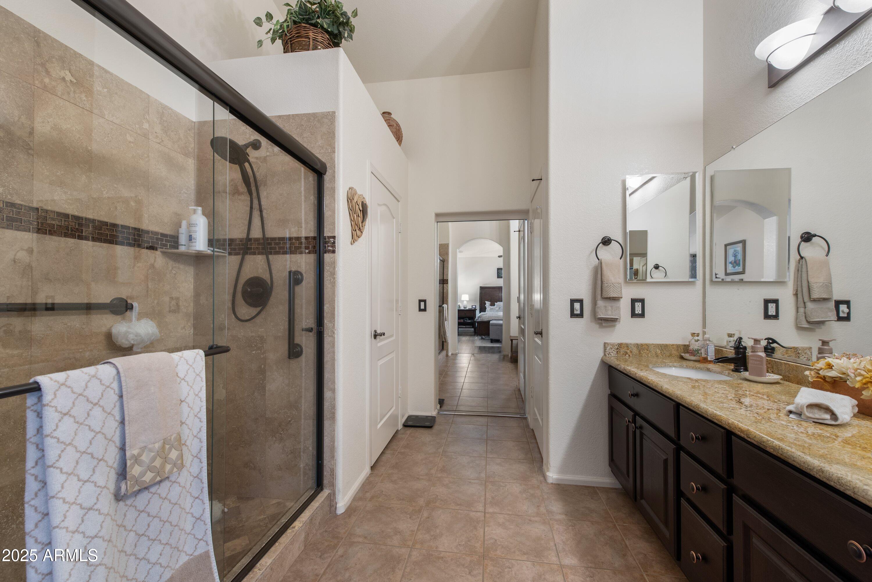 709 E SADDLE WAY Way