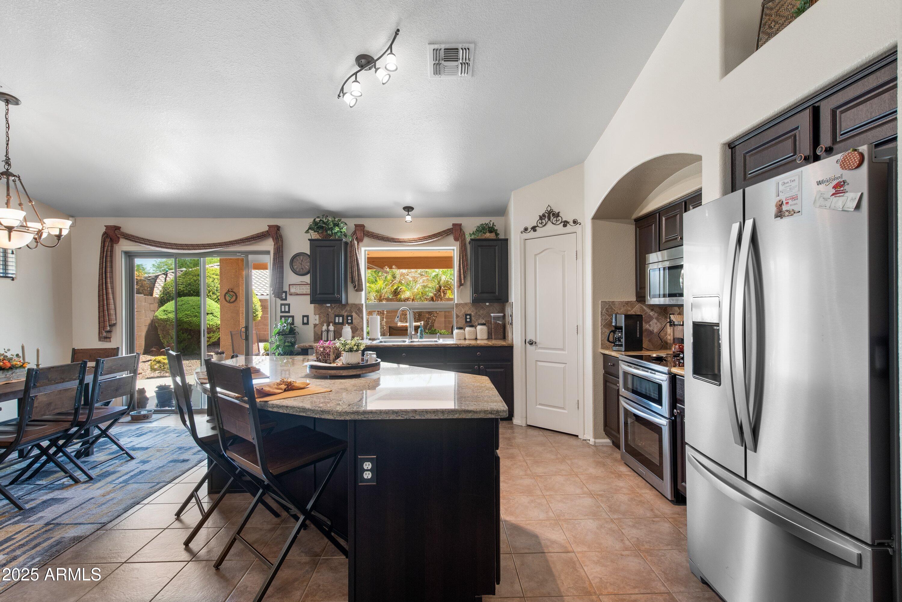 709 E SADDLE WAY Way