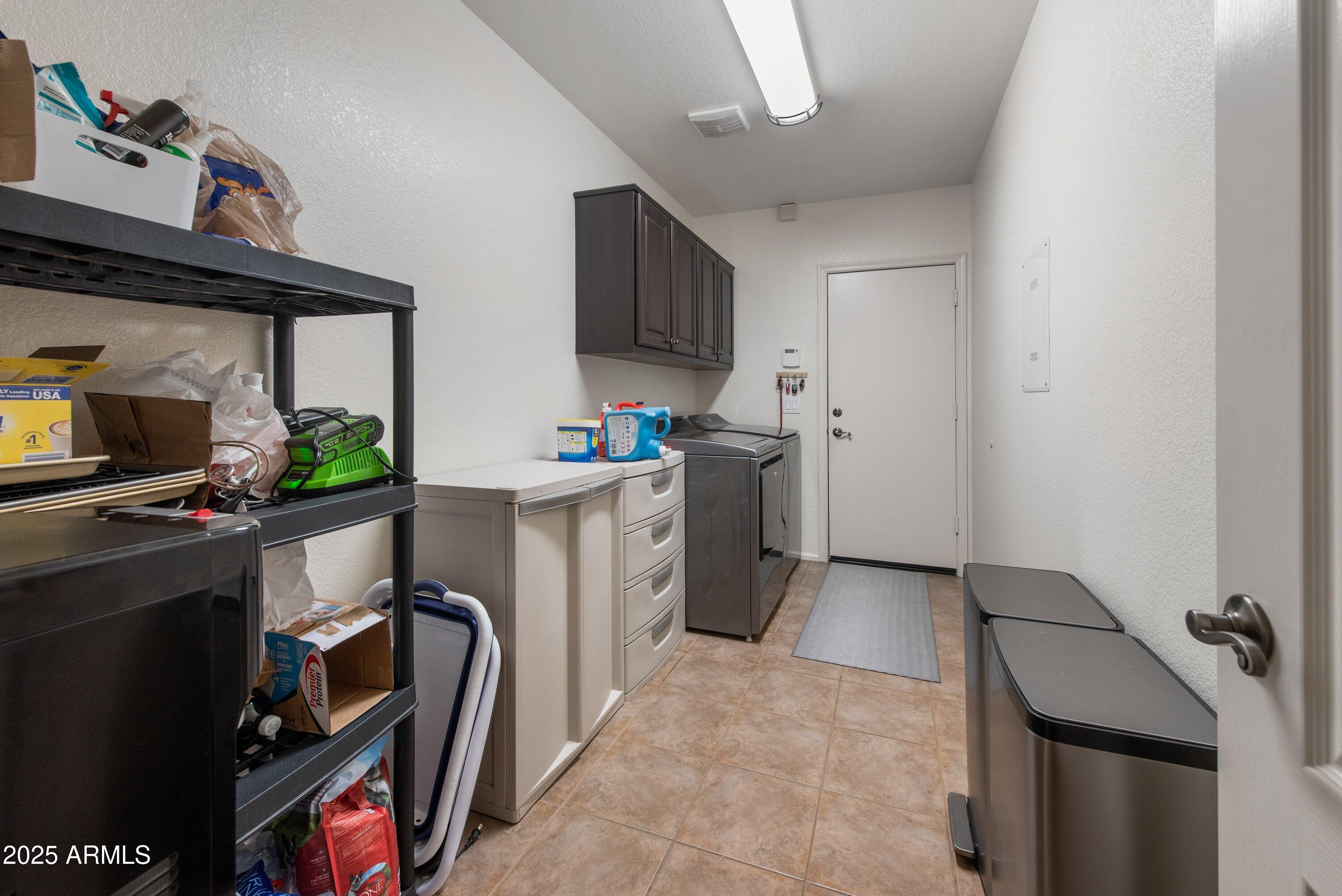 709 E SADDLE WAY Way