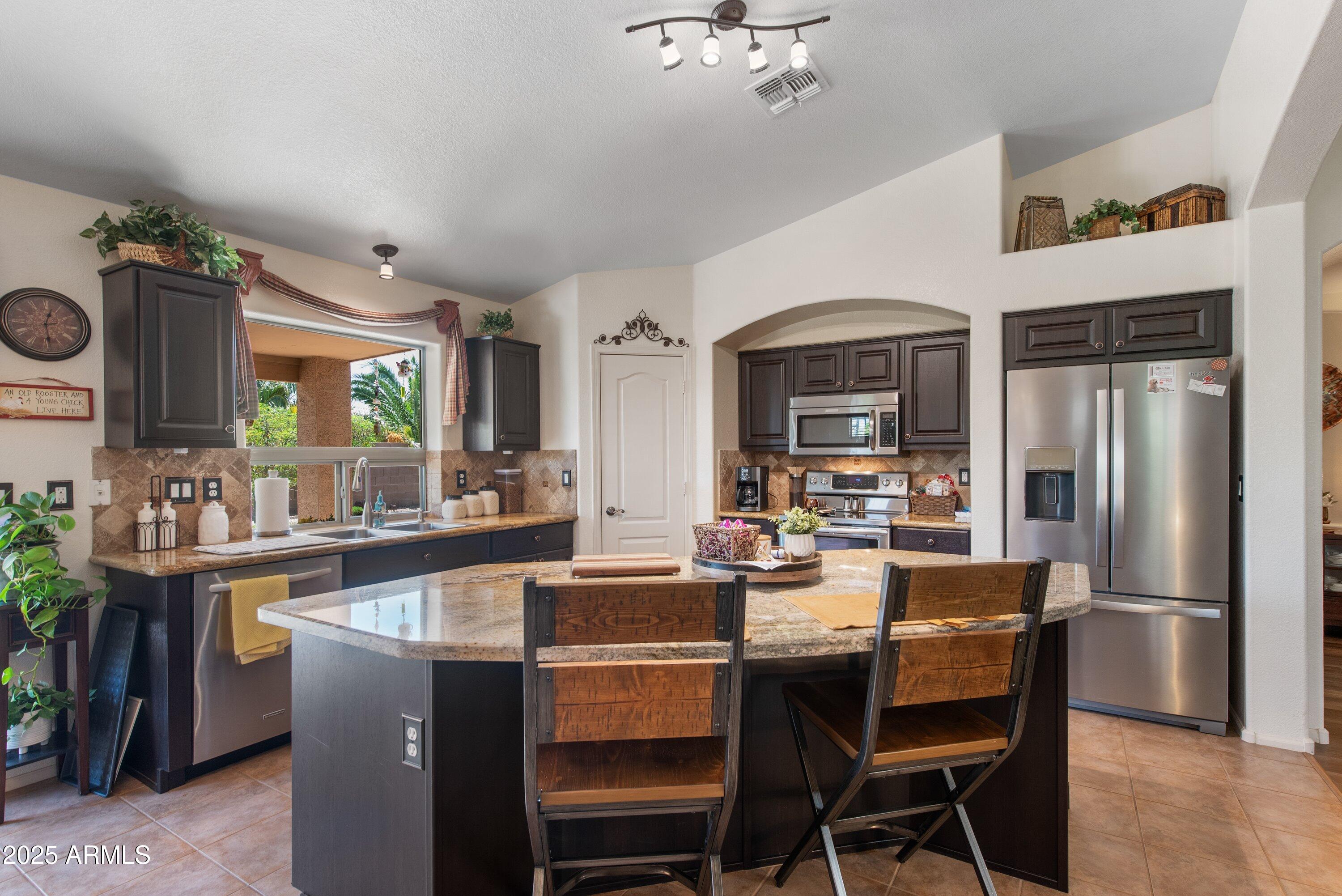 709 E SADDLE WAY Way