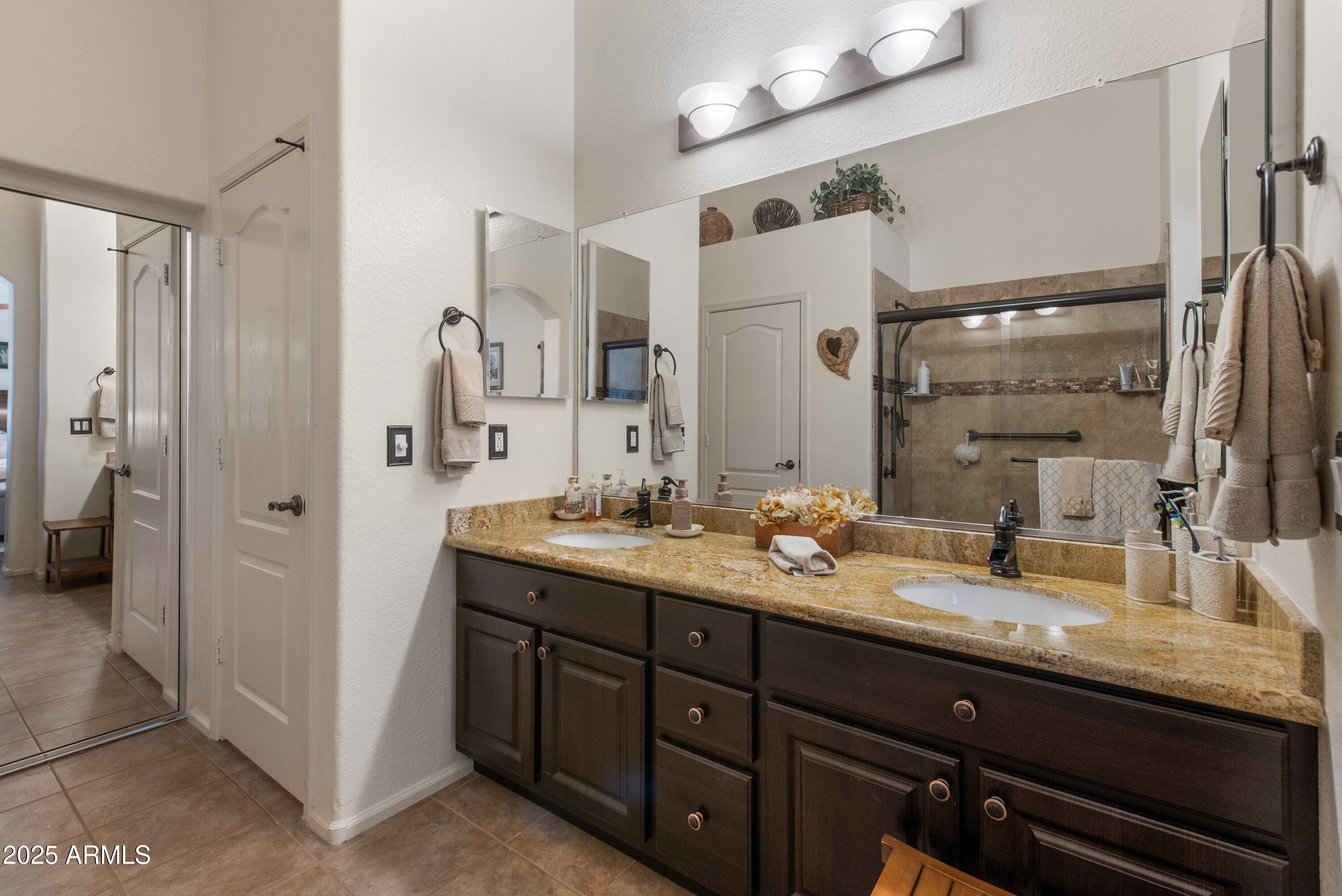 709 E SADDLE WAY Way