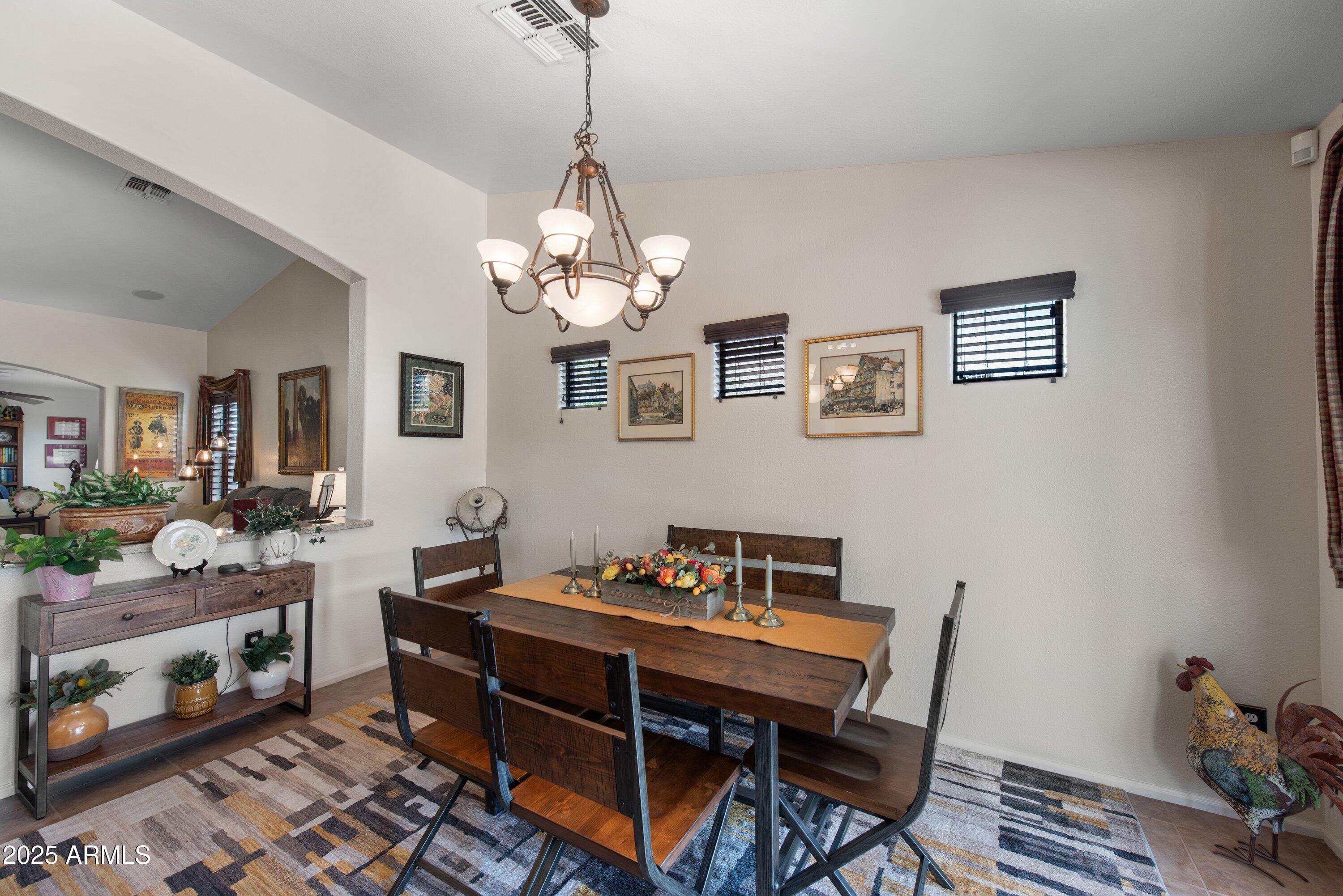 709 E SADDLE WAY Way